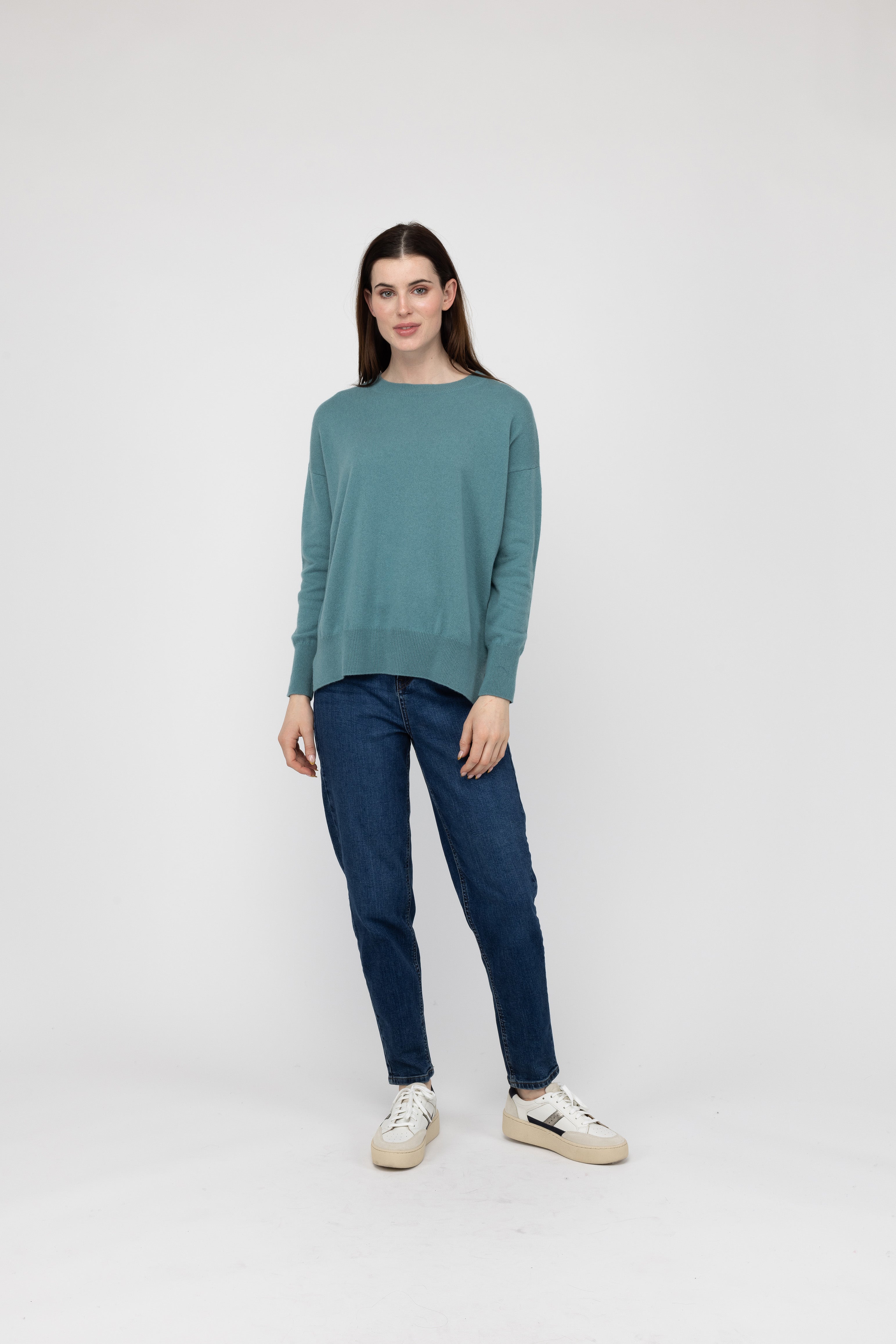 VAN KUKIL ROUND NECK LONGER BACK HEM