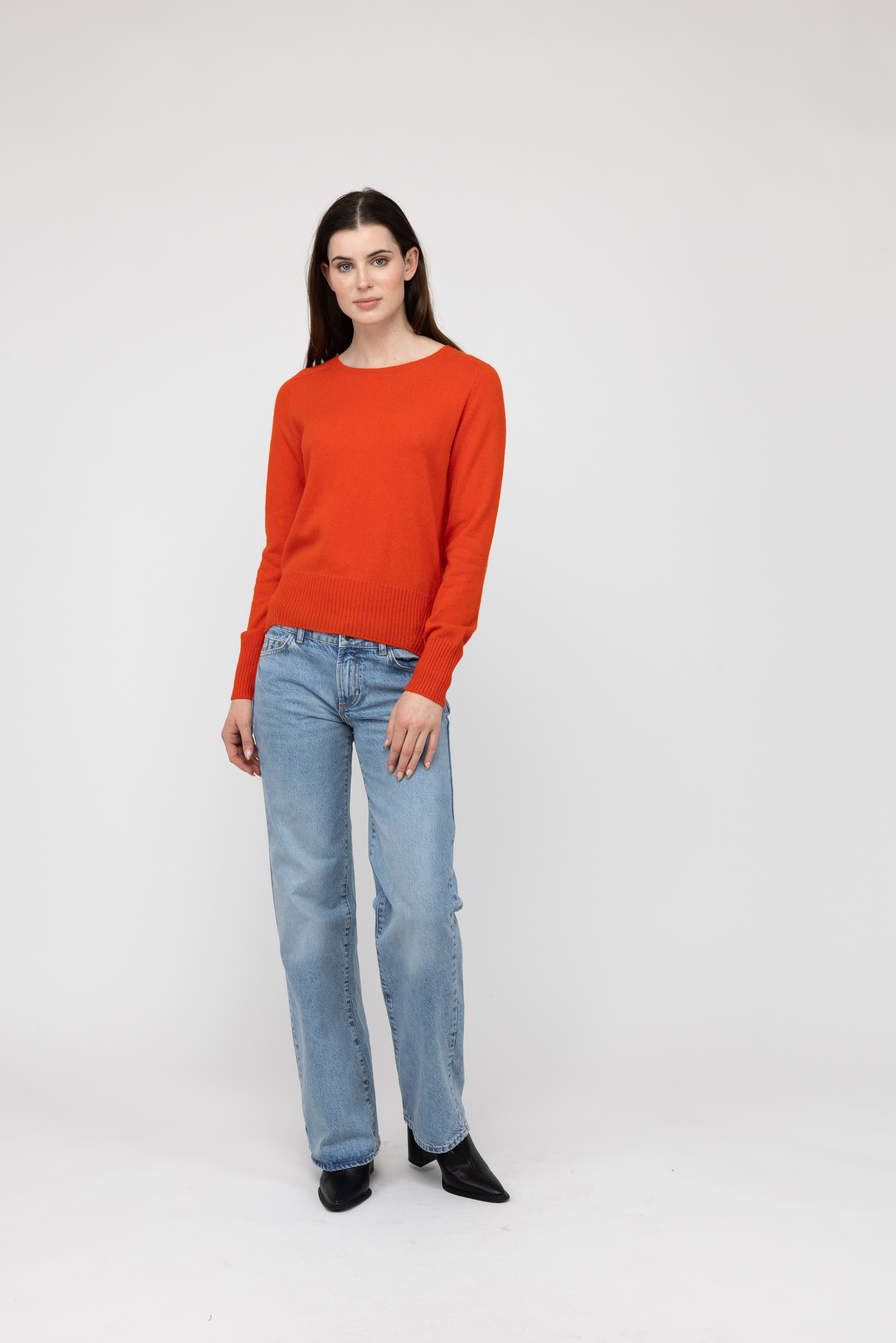 VAN KUKIL ROUND NECK CLASSIC SWEATER