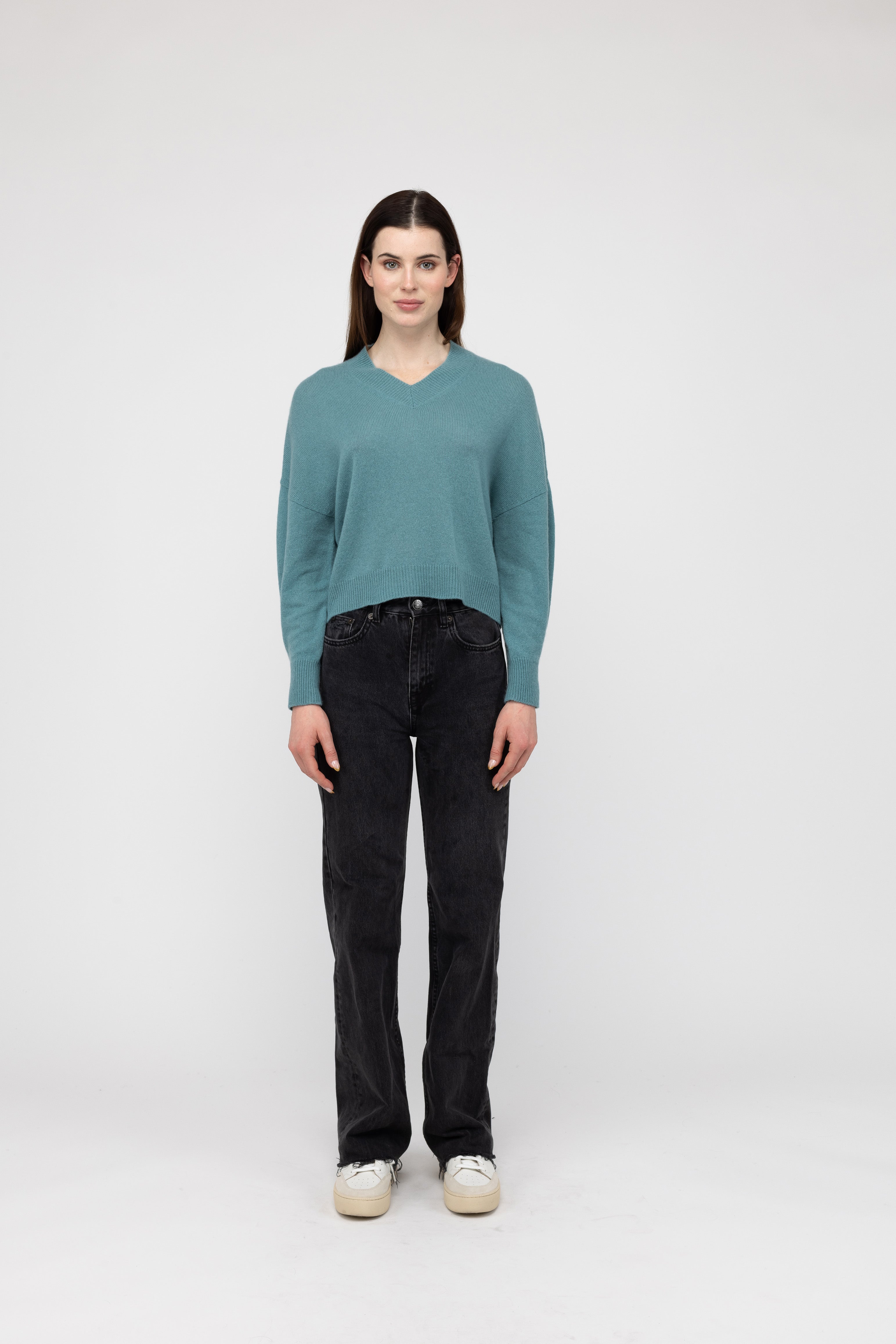 Van Kukil Cashmere Cropped V-Neck Sweater