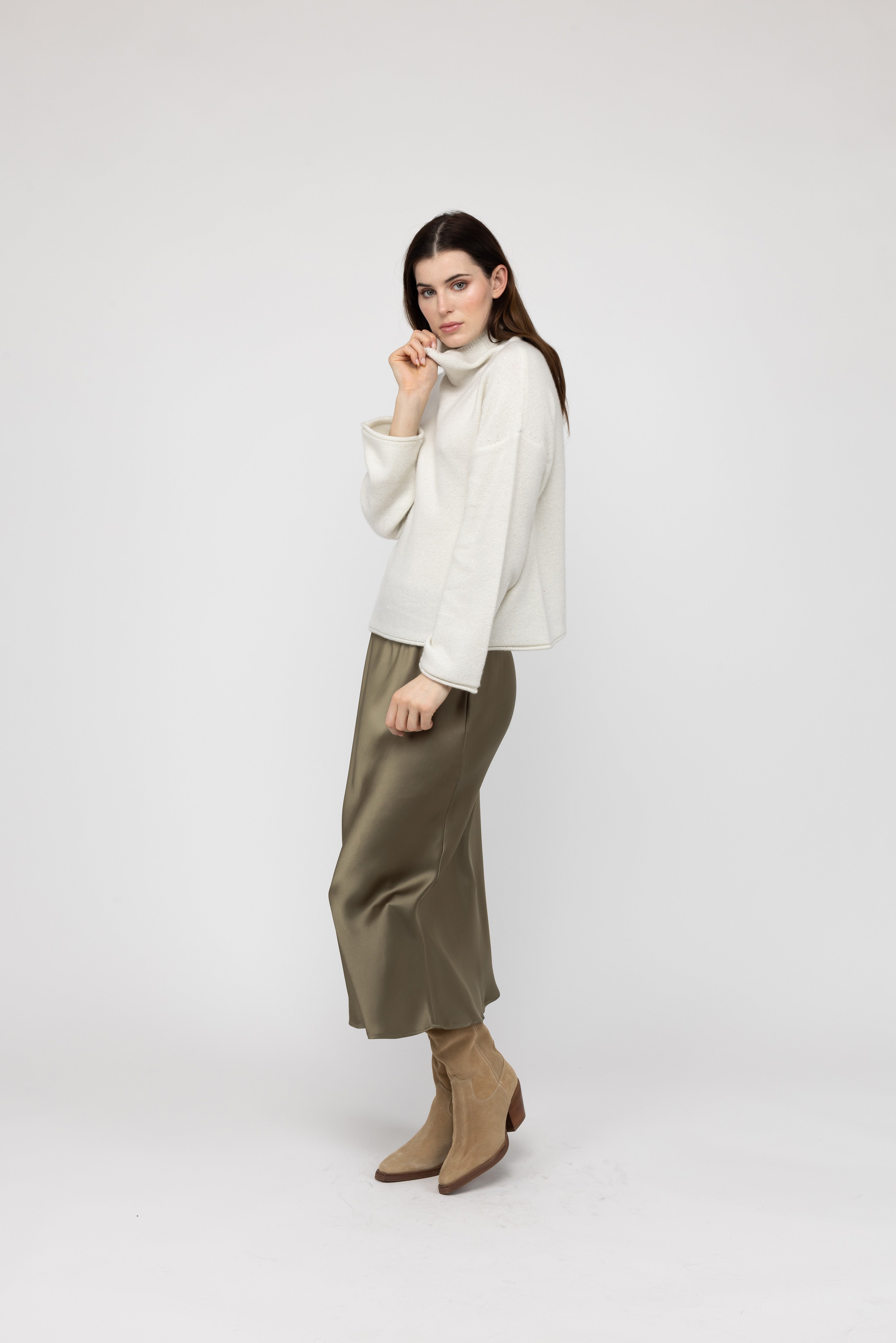 Van Kukil Cashmere Boxy Turtleneck Sweater