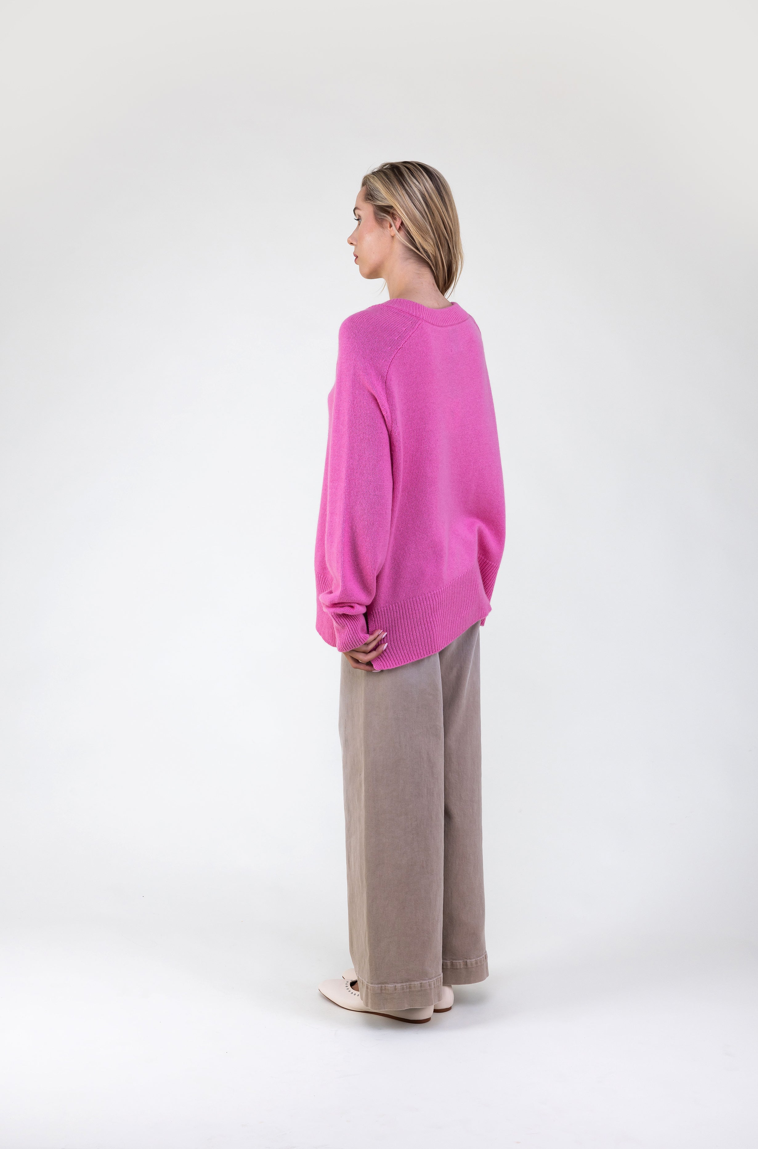 Van Kukil V-Neck Sweater