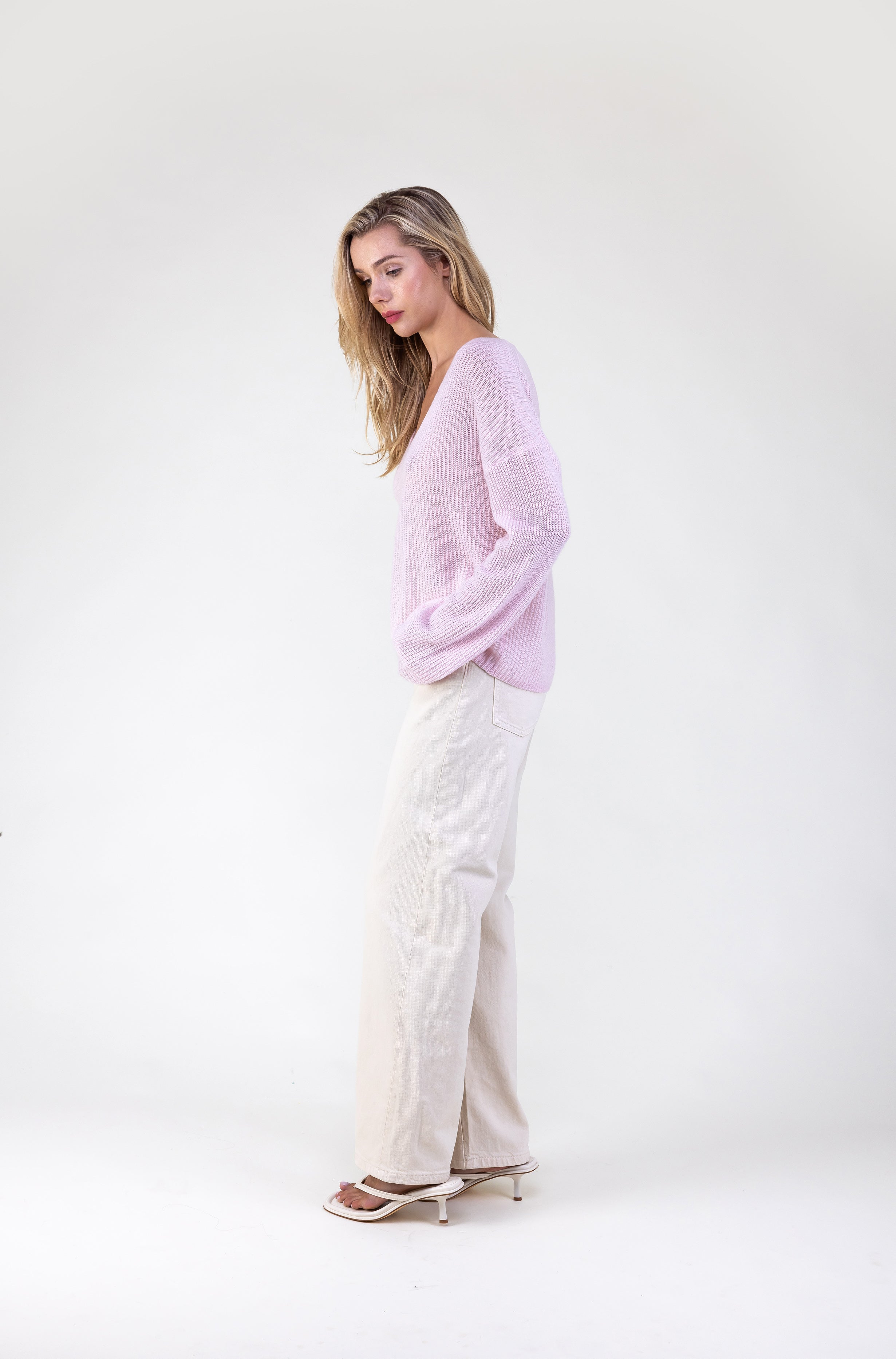 Van Kukil V-Neck Sweater