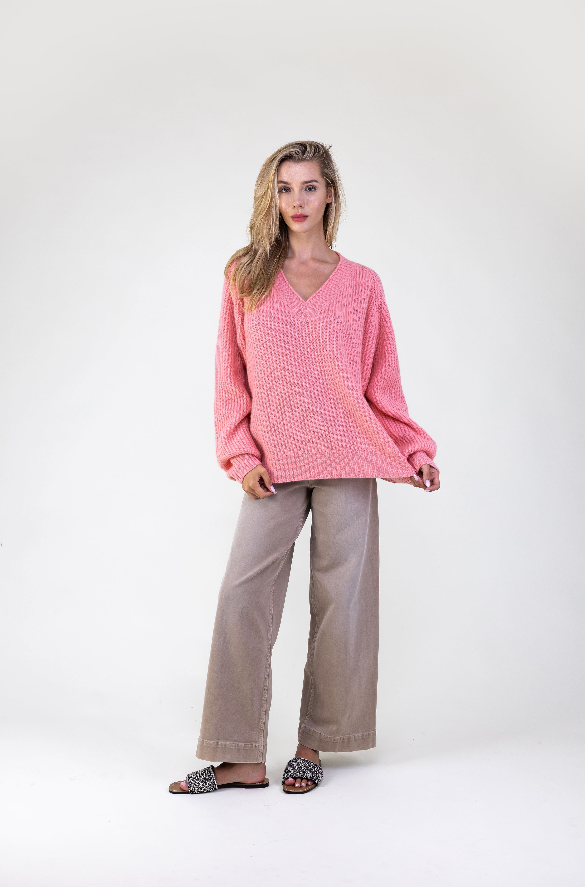 Van Kukil 100% Cashmere V-Neck Sweater