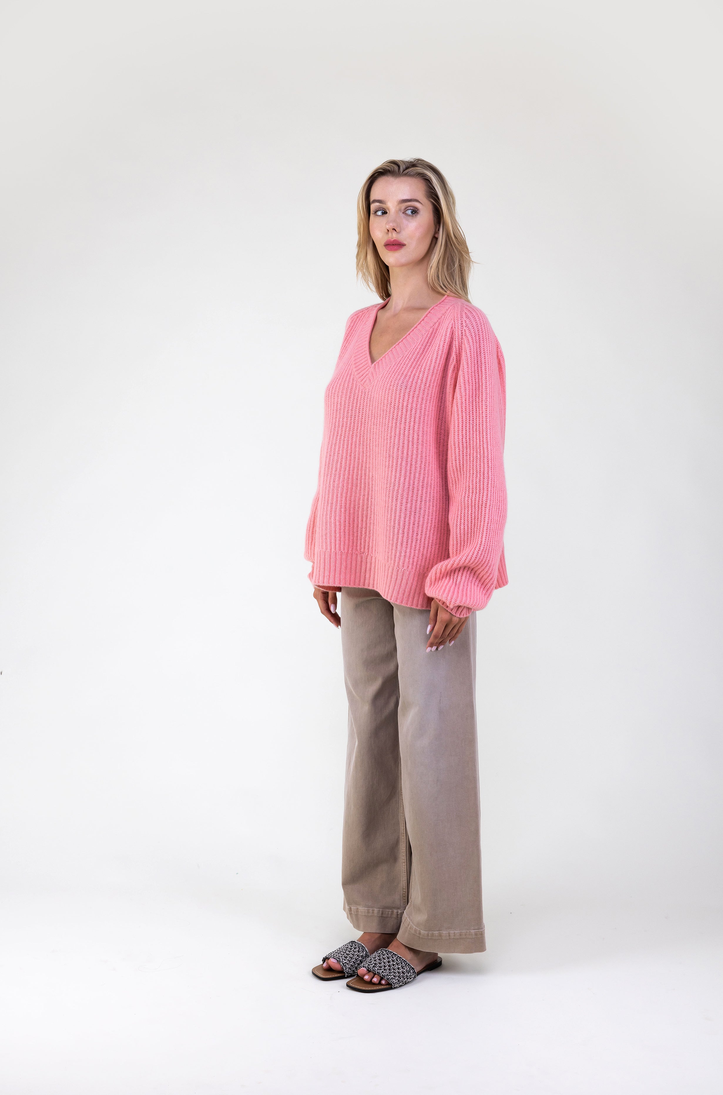Van Kukil 100% Cashmere V-Neck Sweater