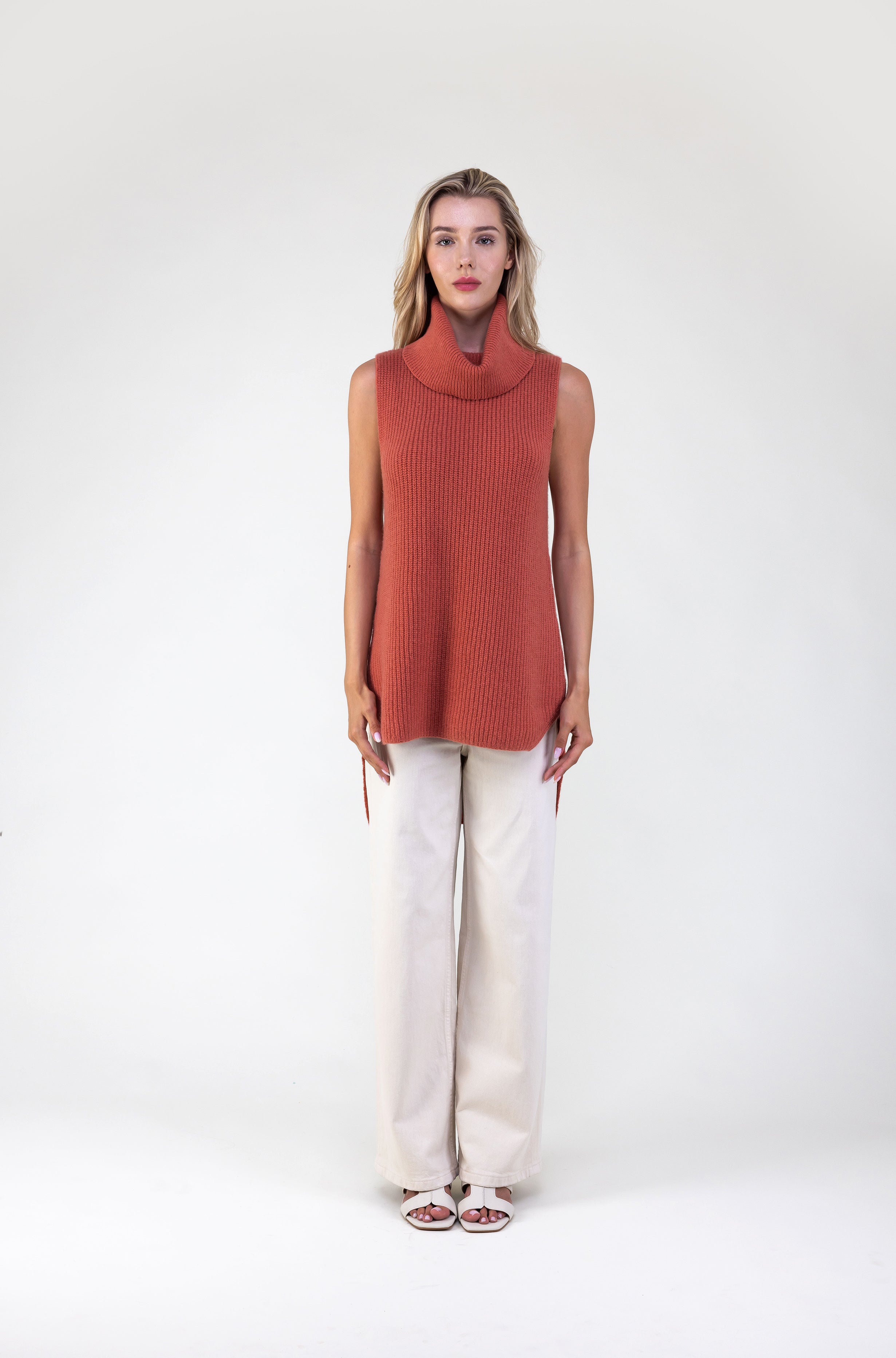 Van Kukil Cashmere Sleeveless Funnel Neck Sweater