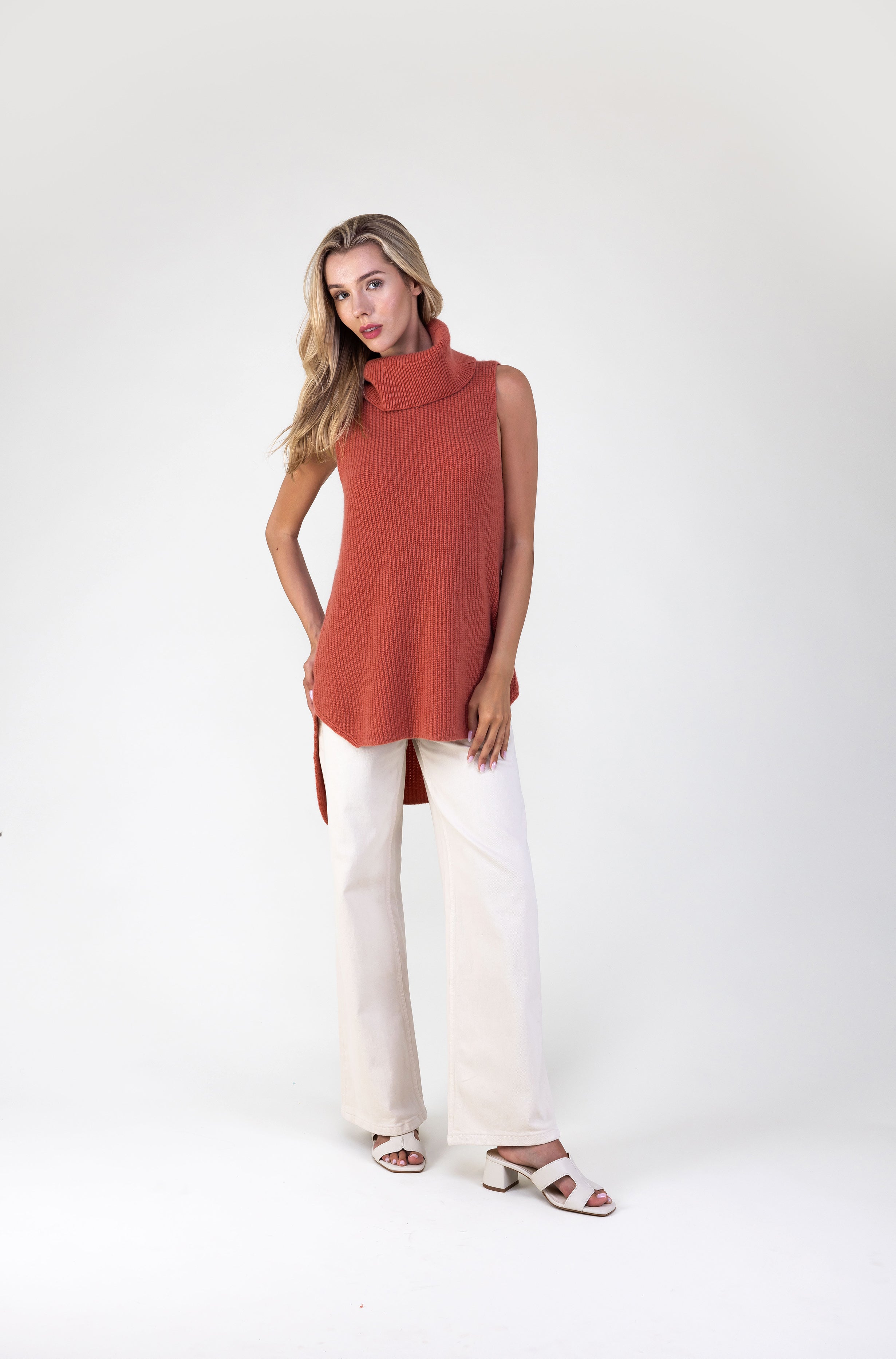 Van Kukil Cashmere Sleeveless Funnel Neck Sweater