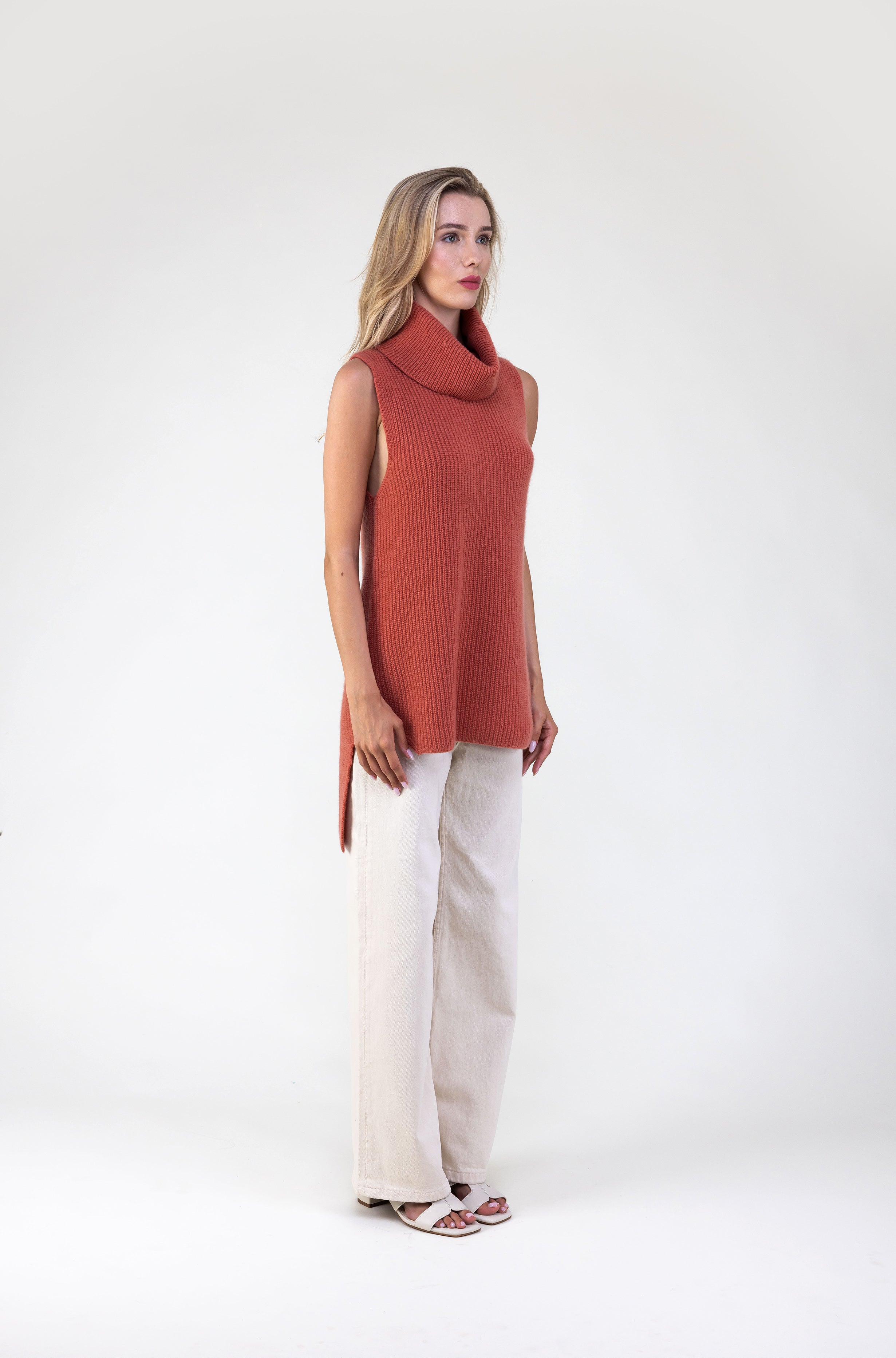 Van Kukil Cashmere Sleeveless Funnel Neck Sweater
