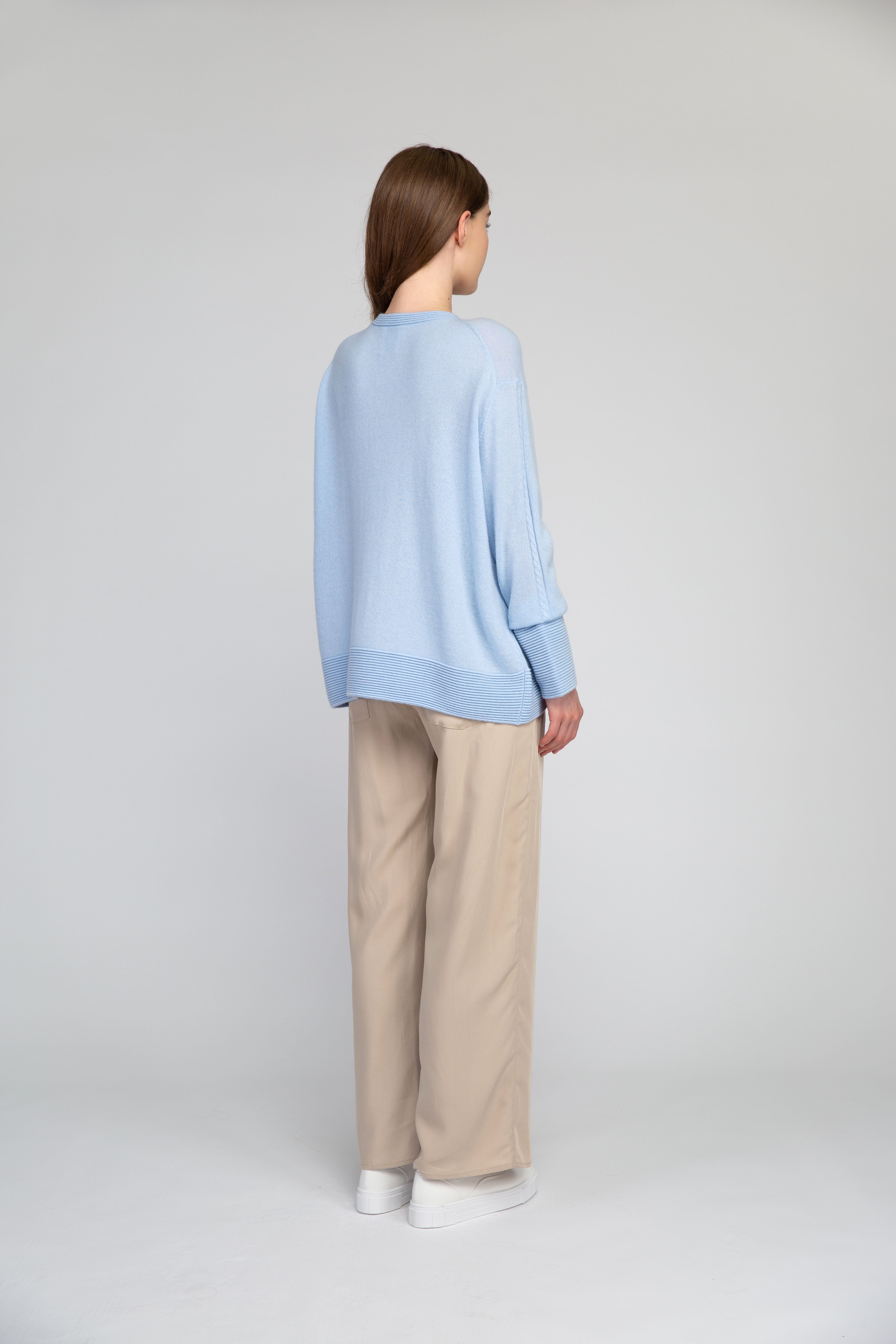 VAN KUKIL ROUND NECK RIBBED HEM