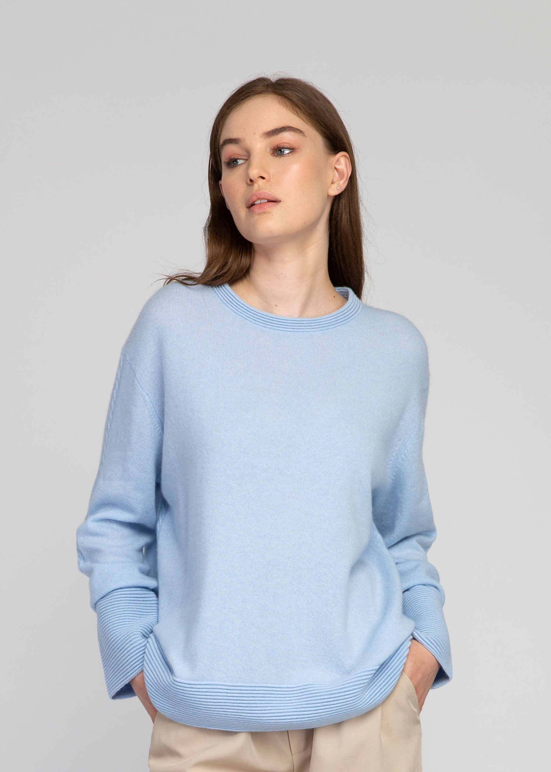 VAN KUKIL ROUND NECK RIBBED HEM