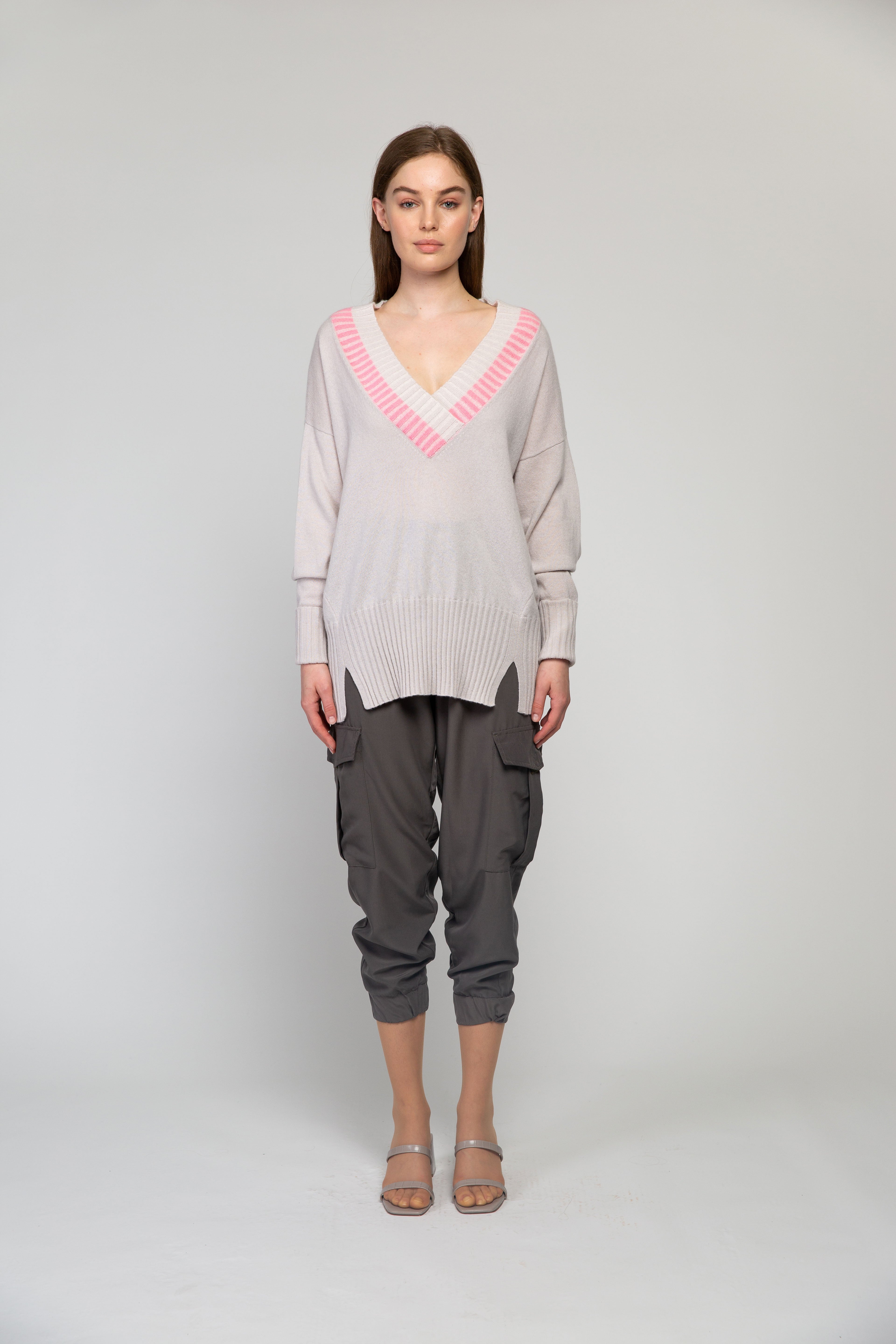 Van Kukil V-Neck Ribbed Sweater