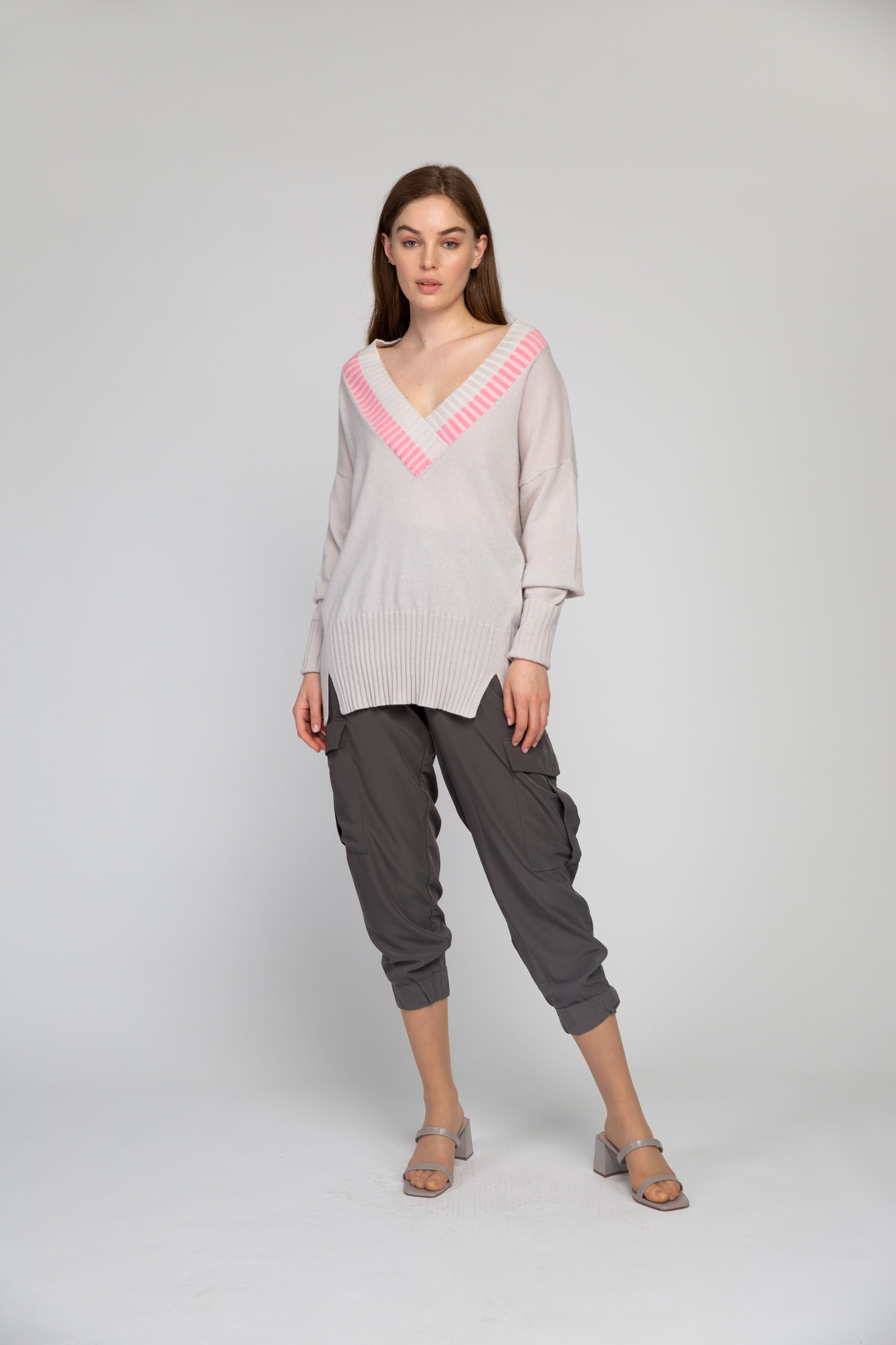 Van Kukil V-Neck Ribbed Sweater