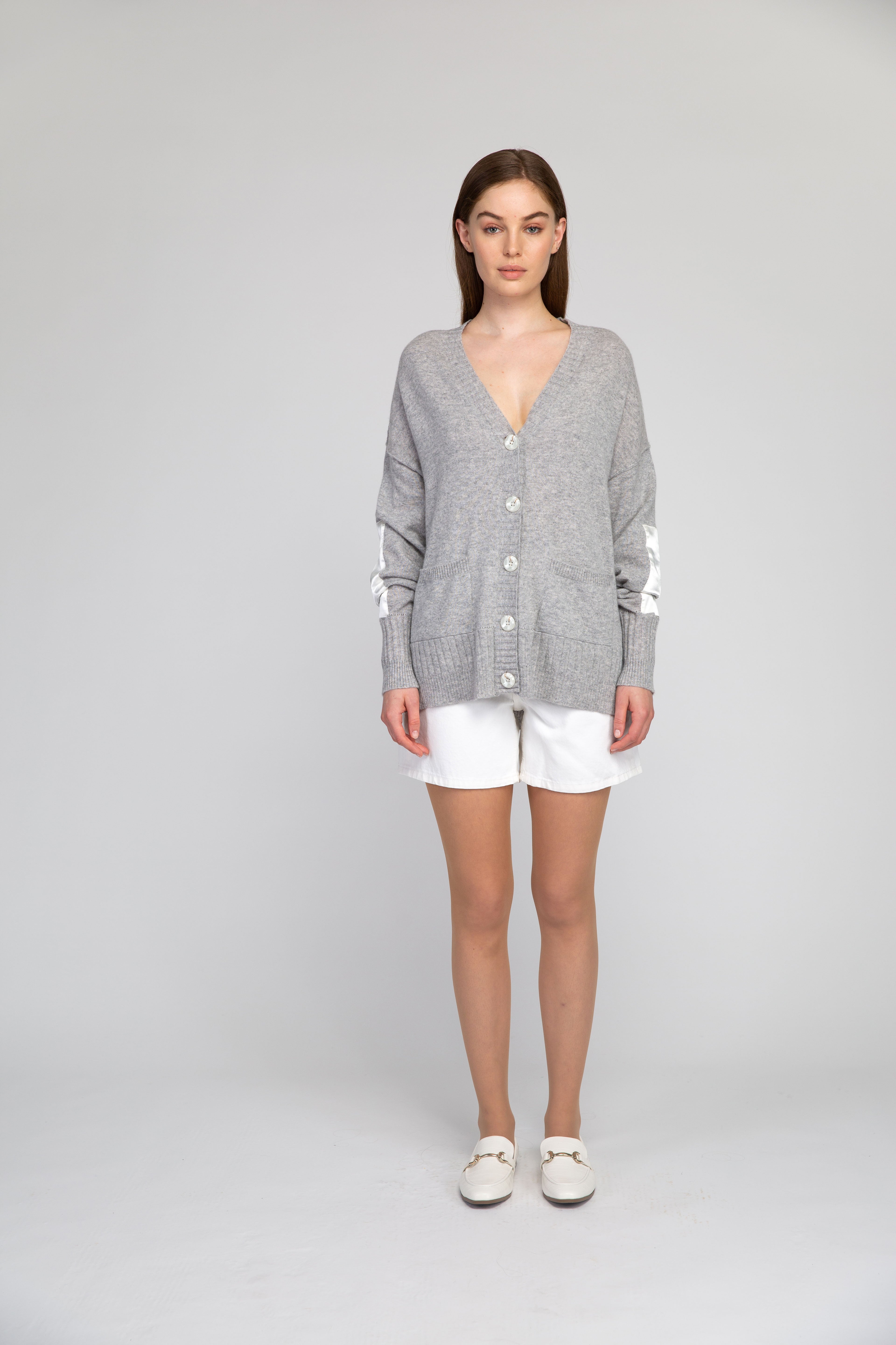 VAN KUKIL V NECK CARDIGAN SILK PATCH