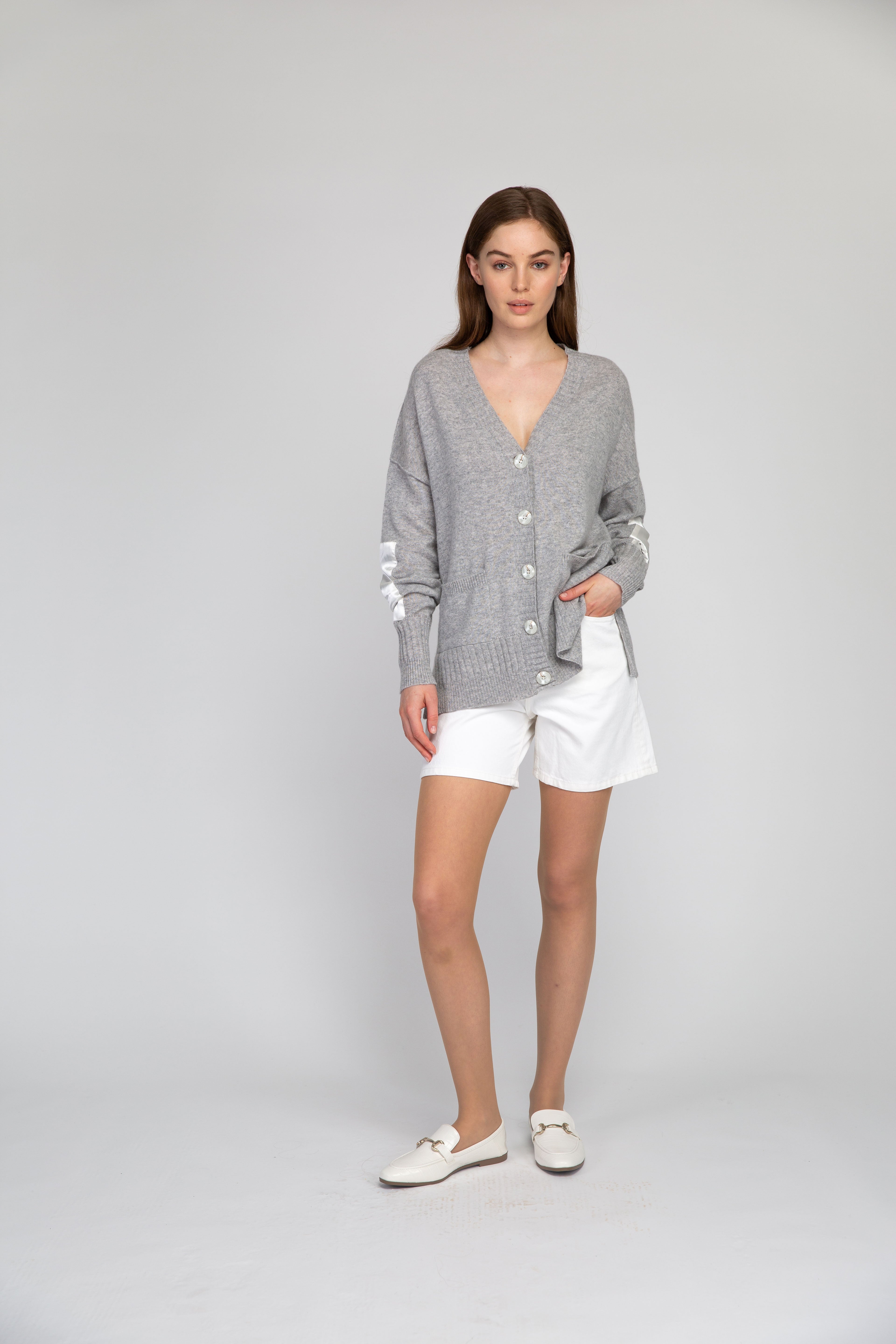 VAN KUKIL V NECK CARDIGAN SILK PATCH