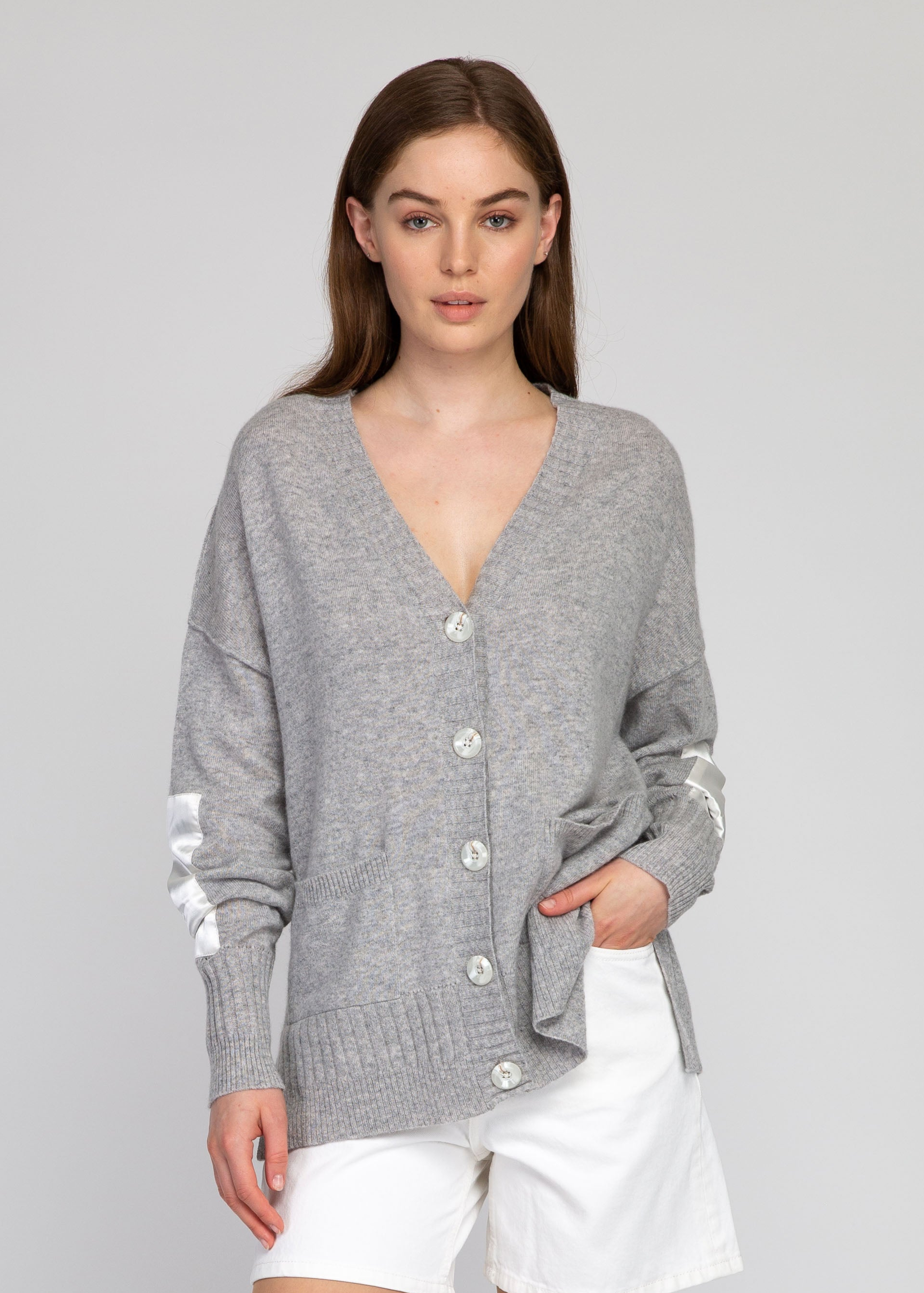 VAN KUKIL V NECK CARDIGAN SILK PATCH