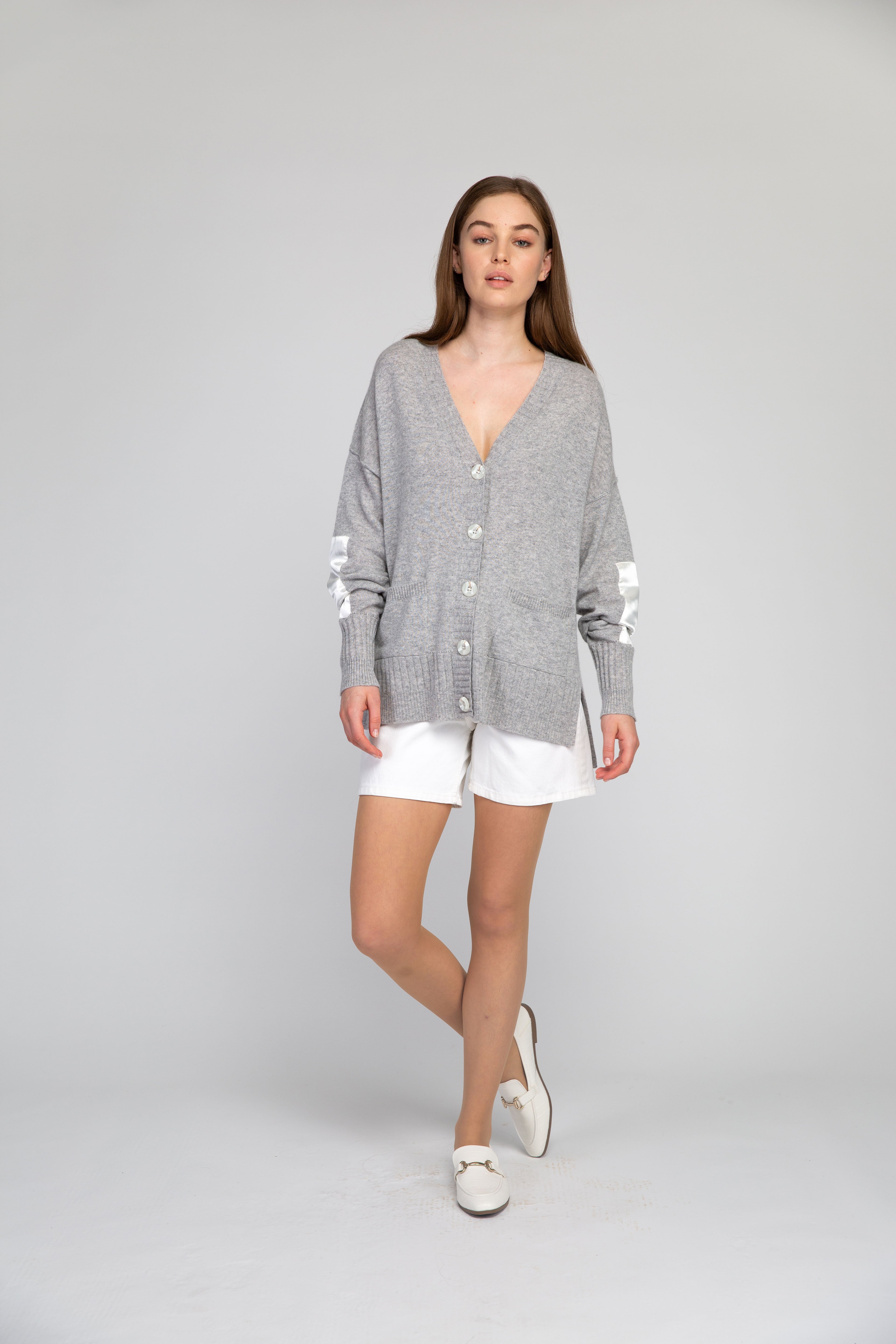 VAN KUKIL V NECK CARDIGAN SILK PATCH