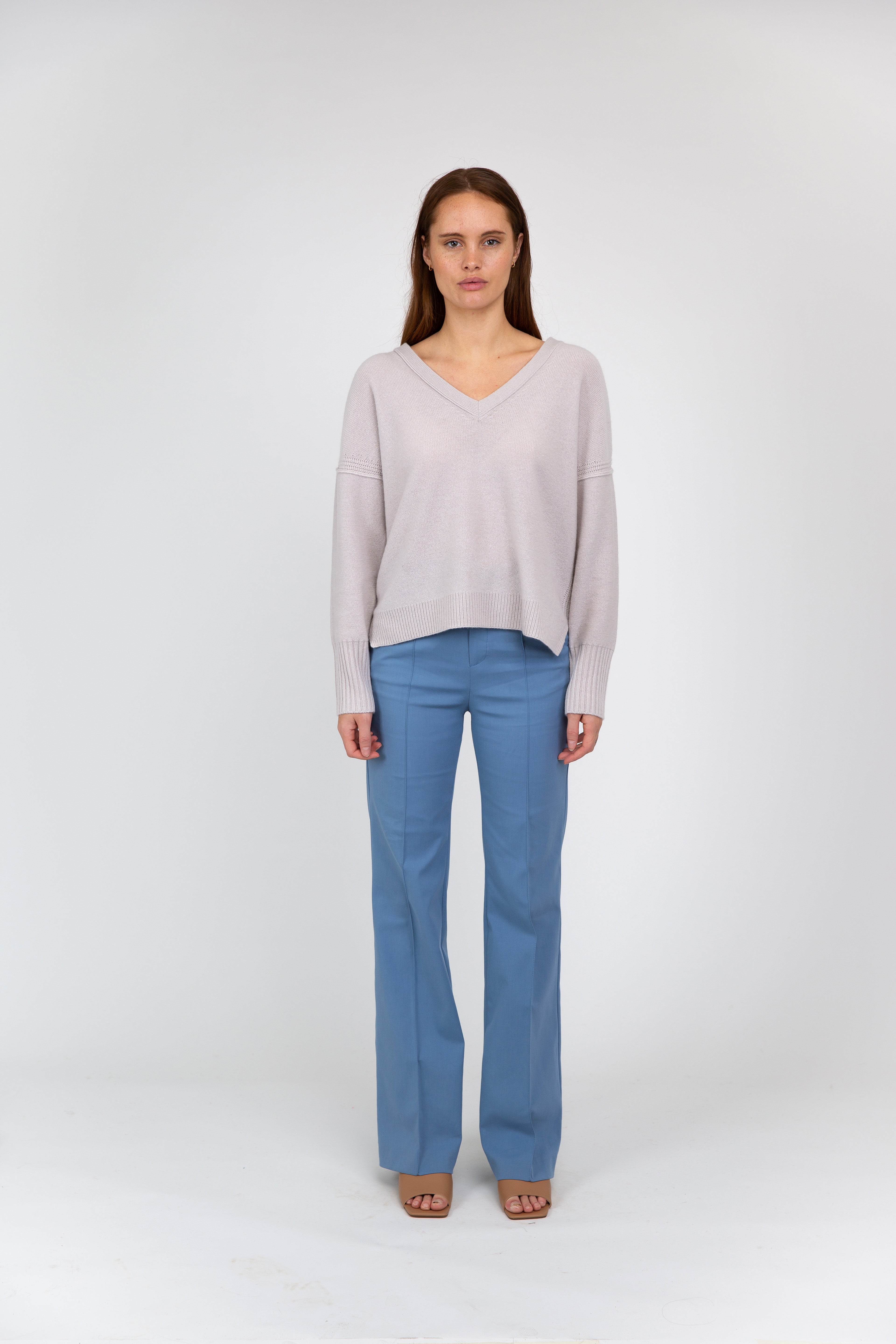 Van Kukil Relaxed V-Neck Cashmere Sweater