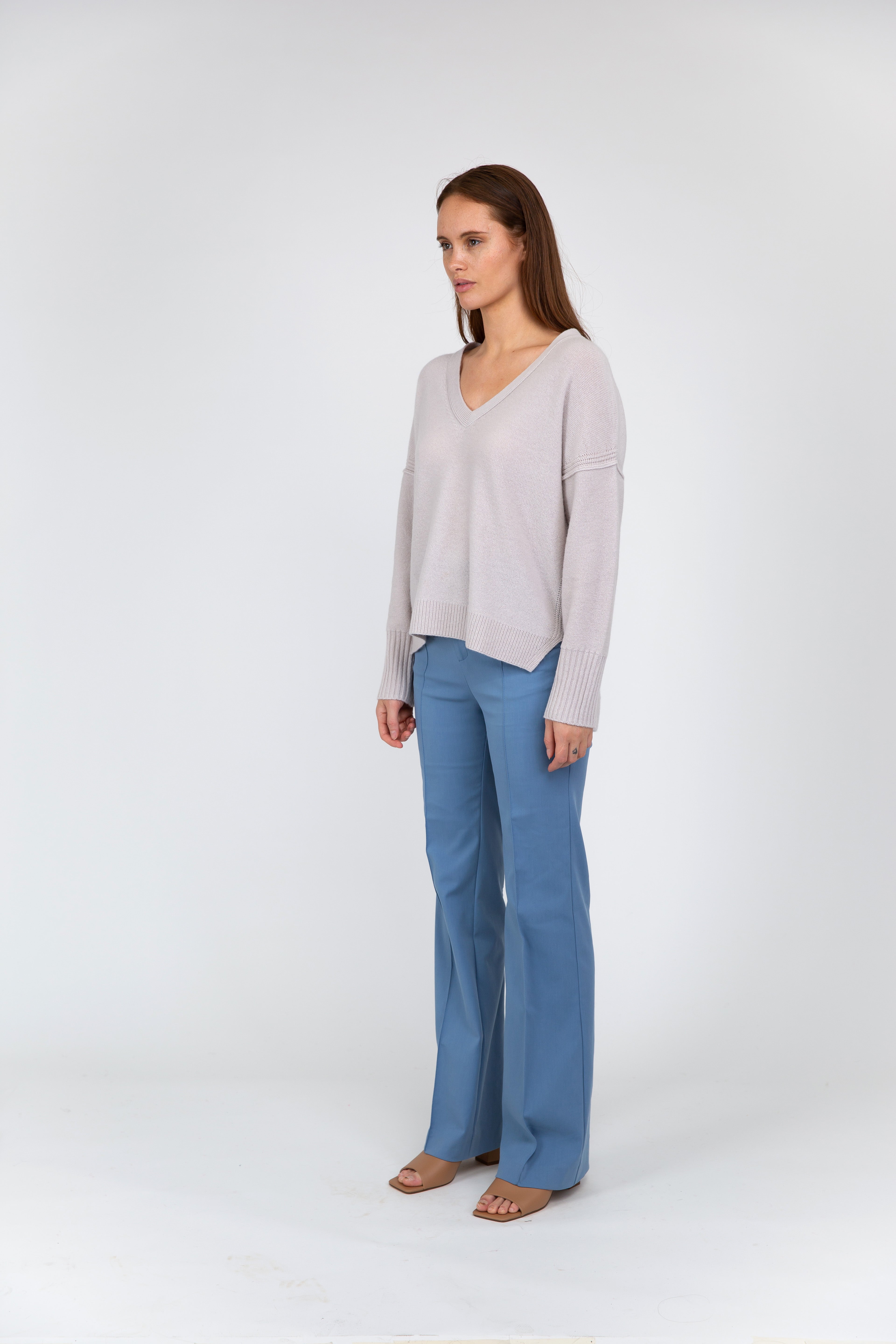 Van Kukil Relaxed V-Neck Cashmere Sweater