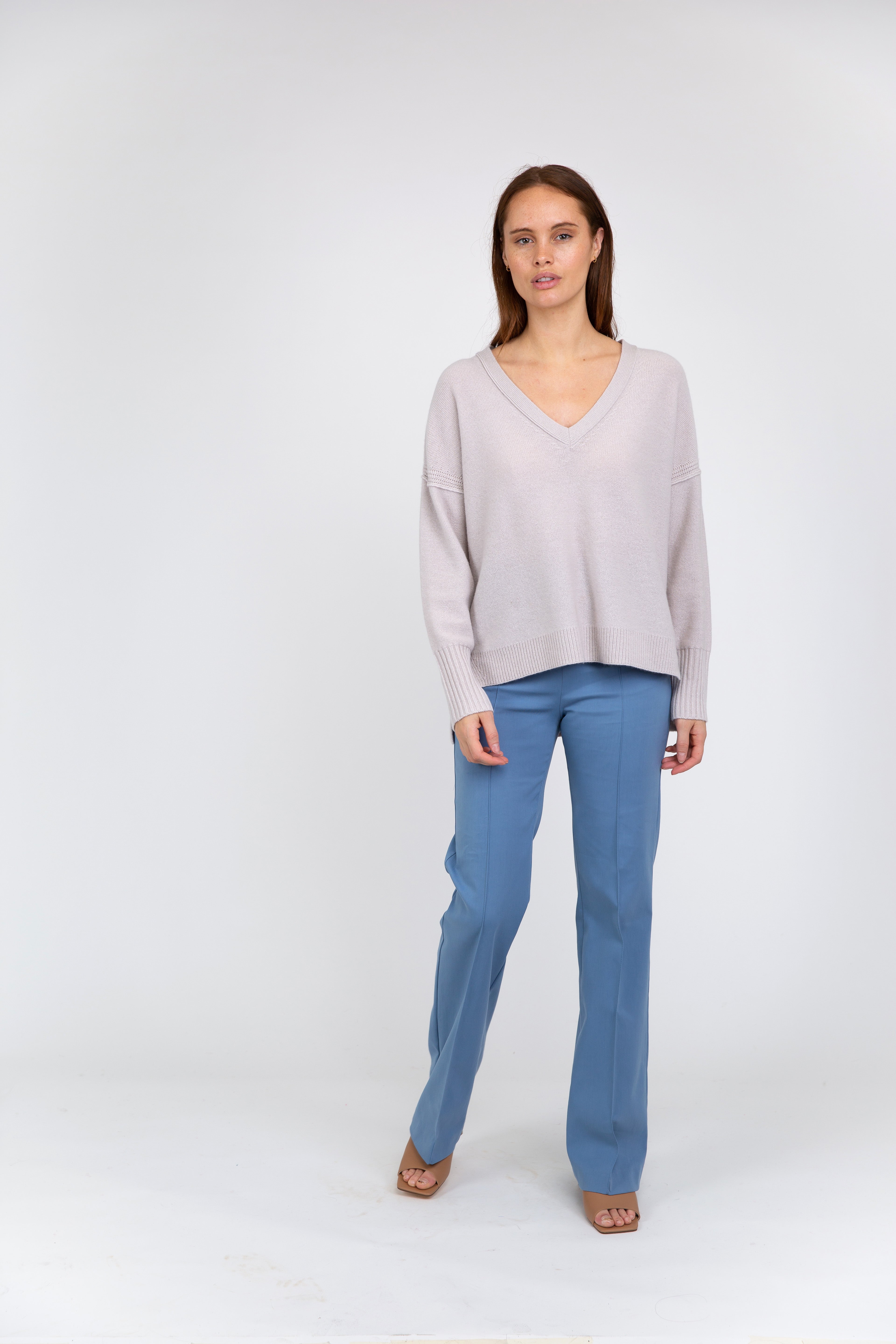 Van Kukil Relaxed V-Neck Cashmere Sweater