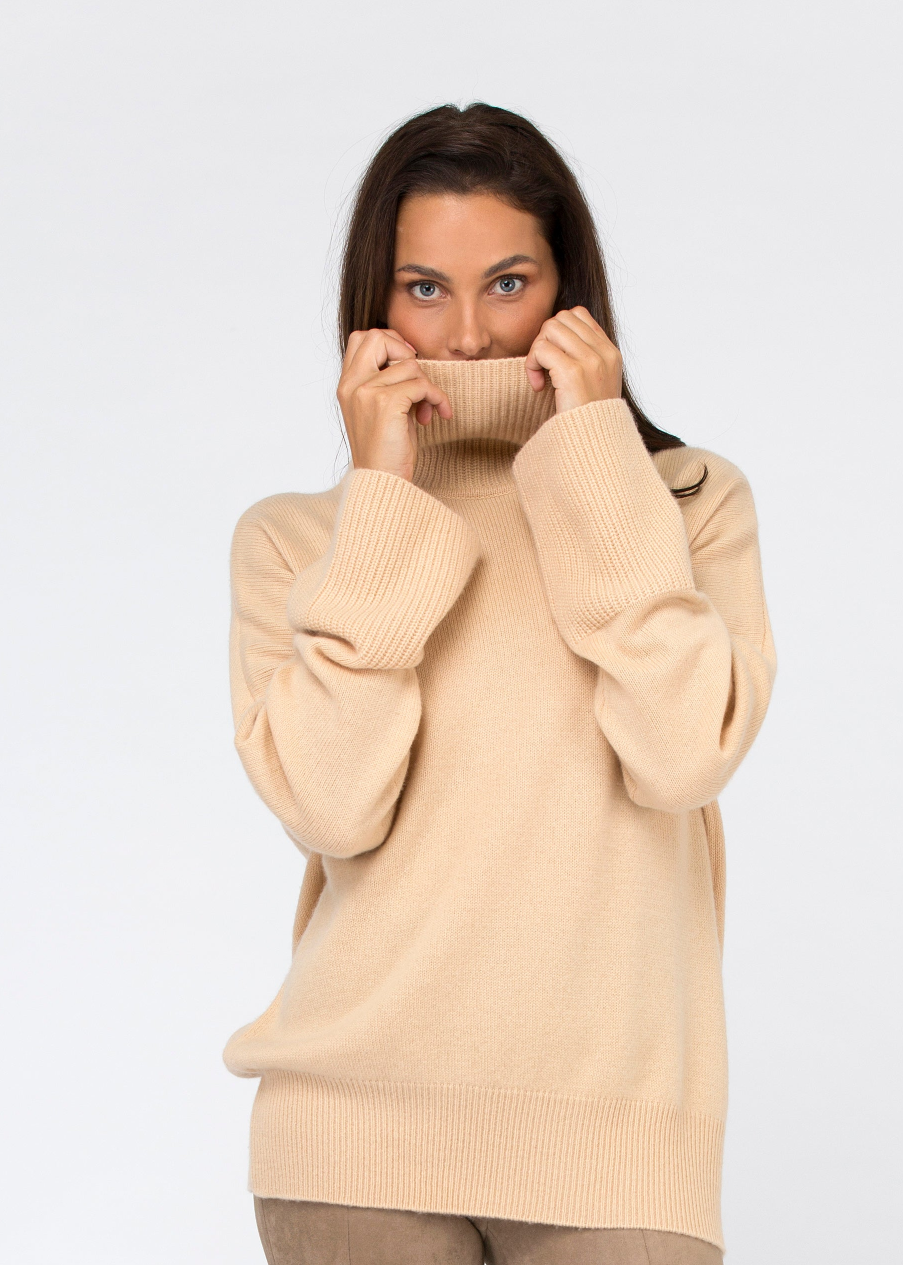 VAN KUKIL ROLL NECK LOOSE FIT JUMPER