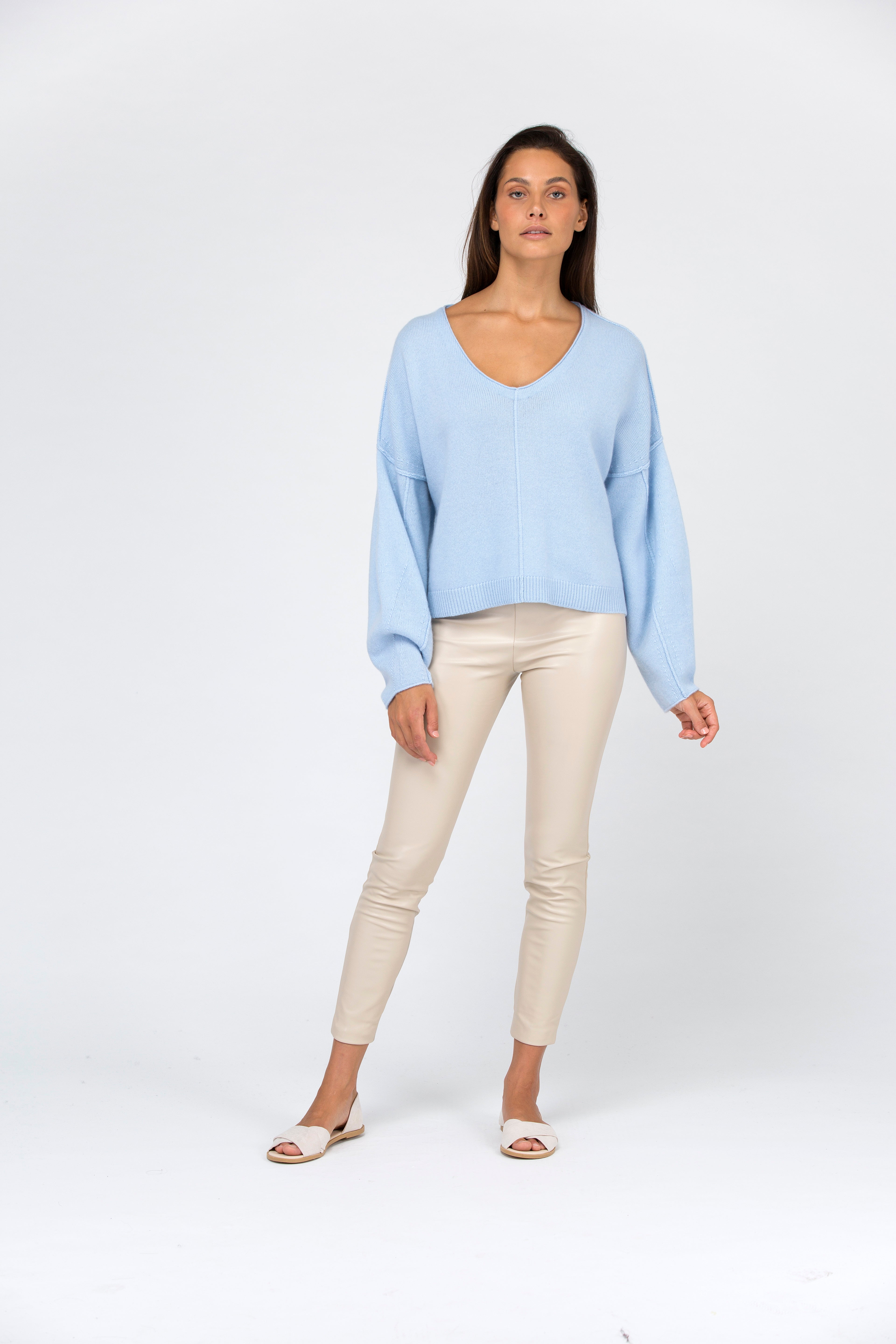 VAN KUKIL V NECK BUTTERFLY JUMPER