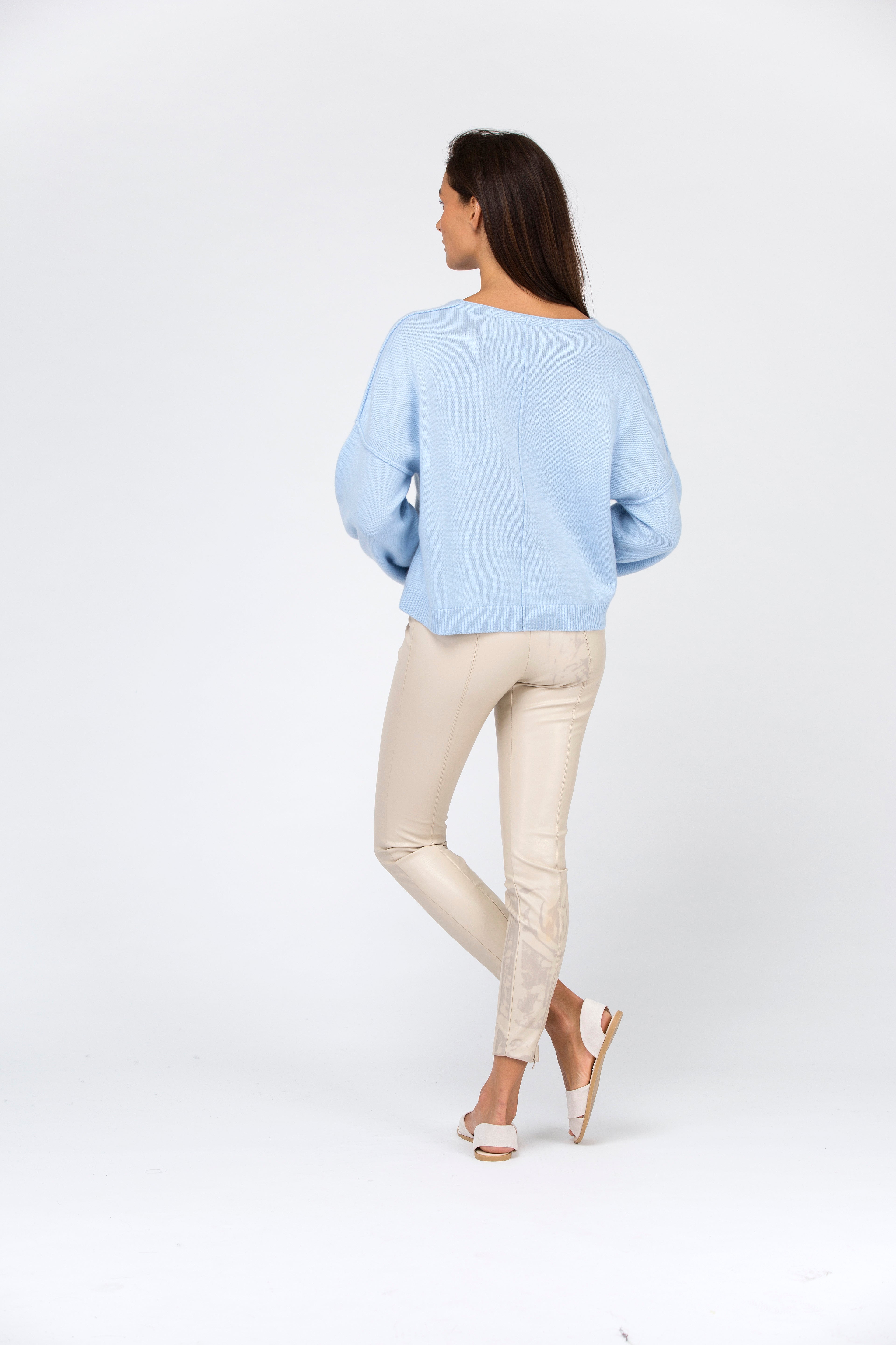 VAN KUKIL CHUNKY V NECK JUMPER