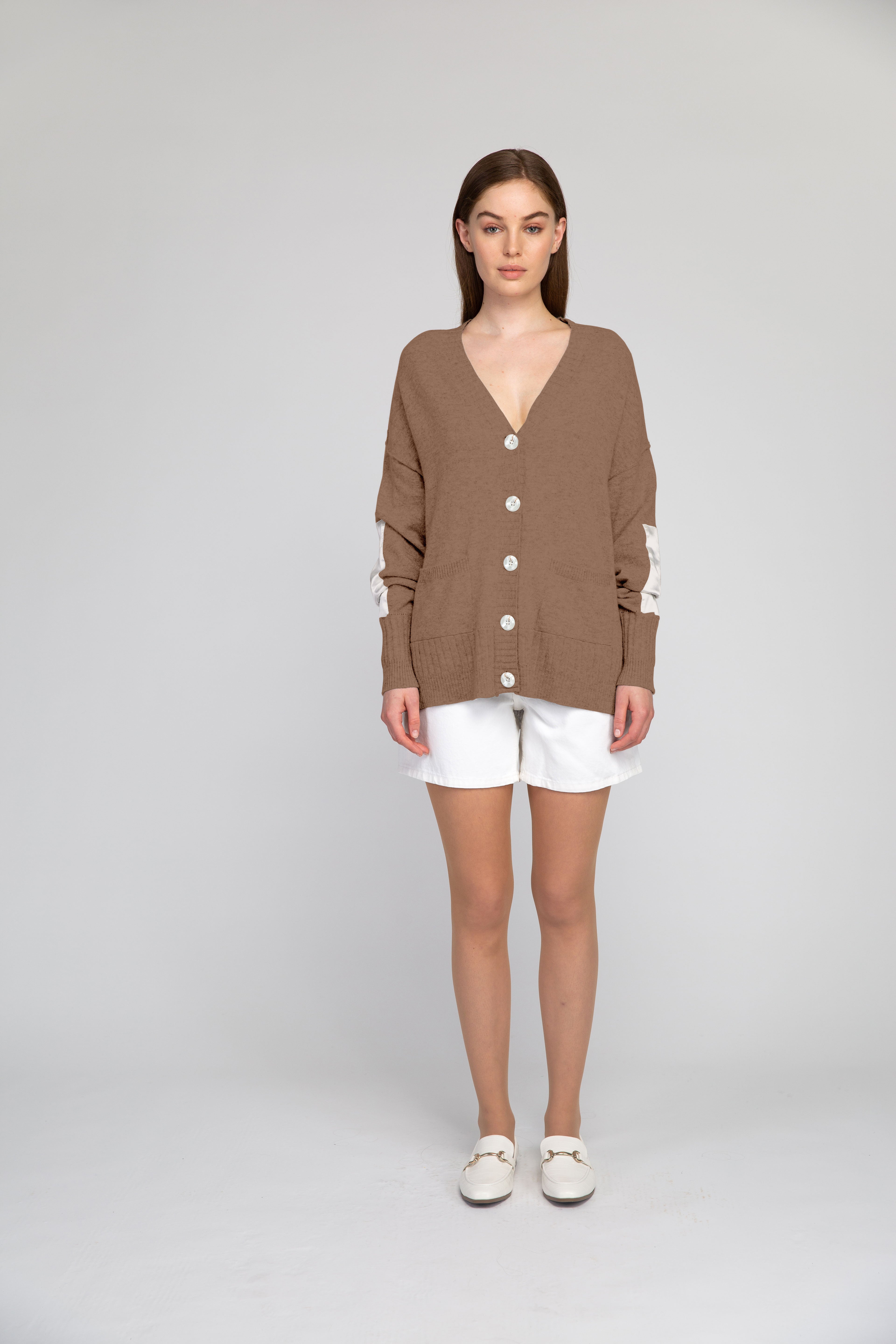 VAN KUKIL V NECK CARDIGAN SILK PATCH
