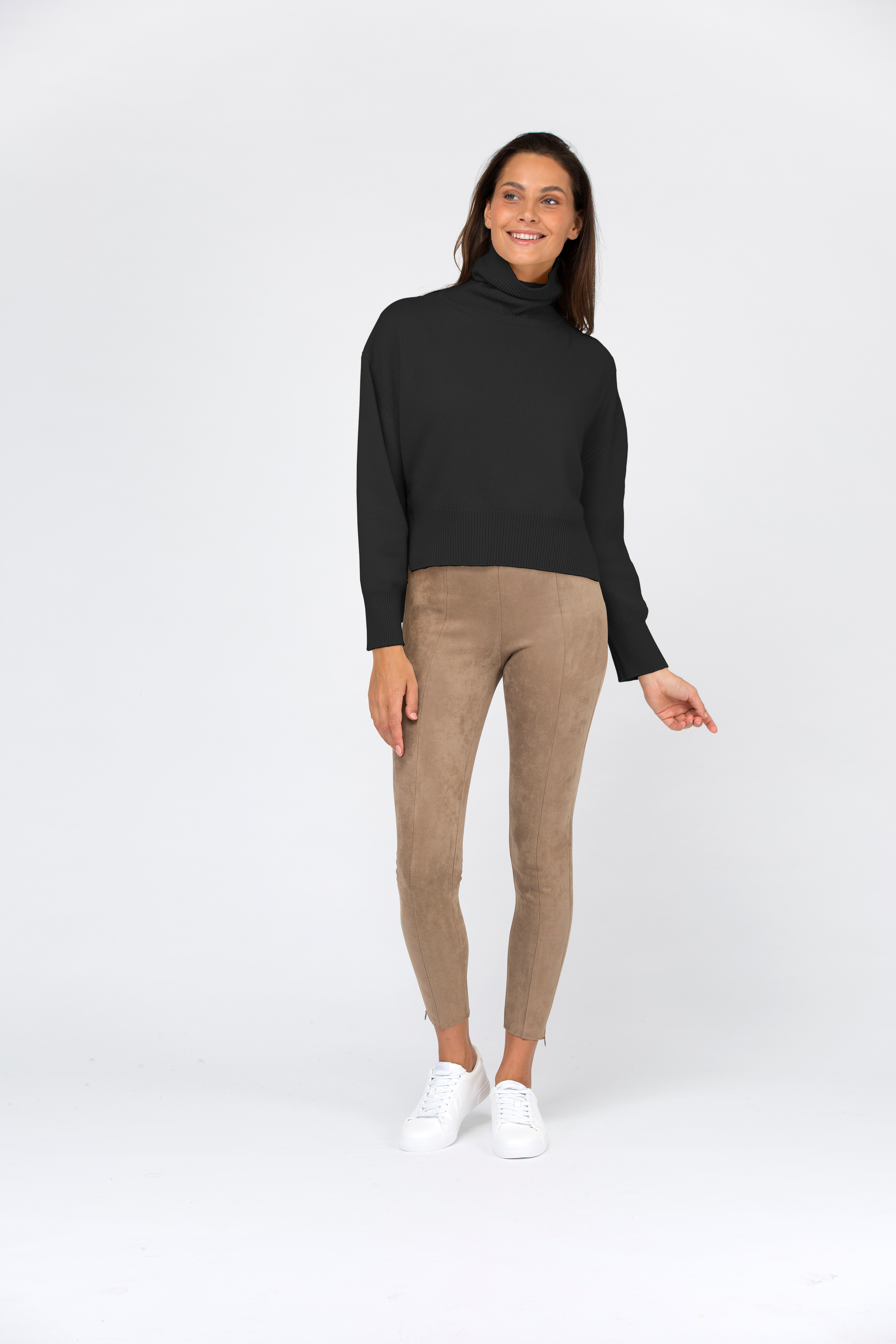 VAN KUKIL ROLL NECK LONGER BACK HEM