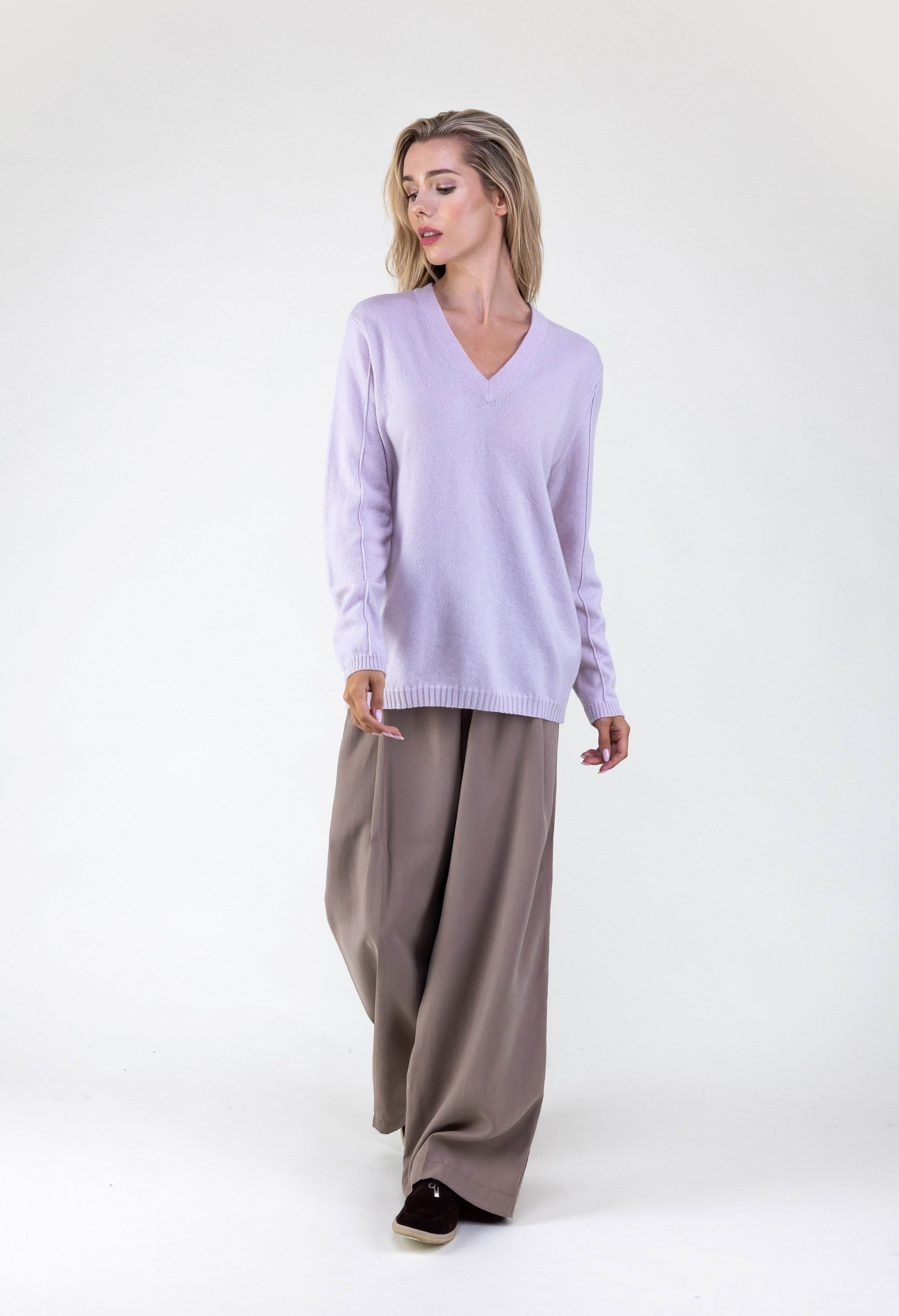 Van Kukil V-Neck Sweater