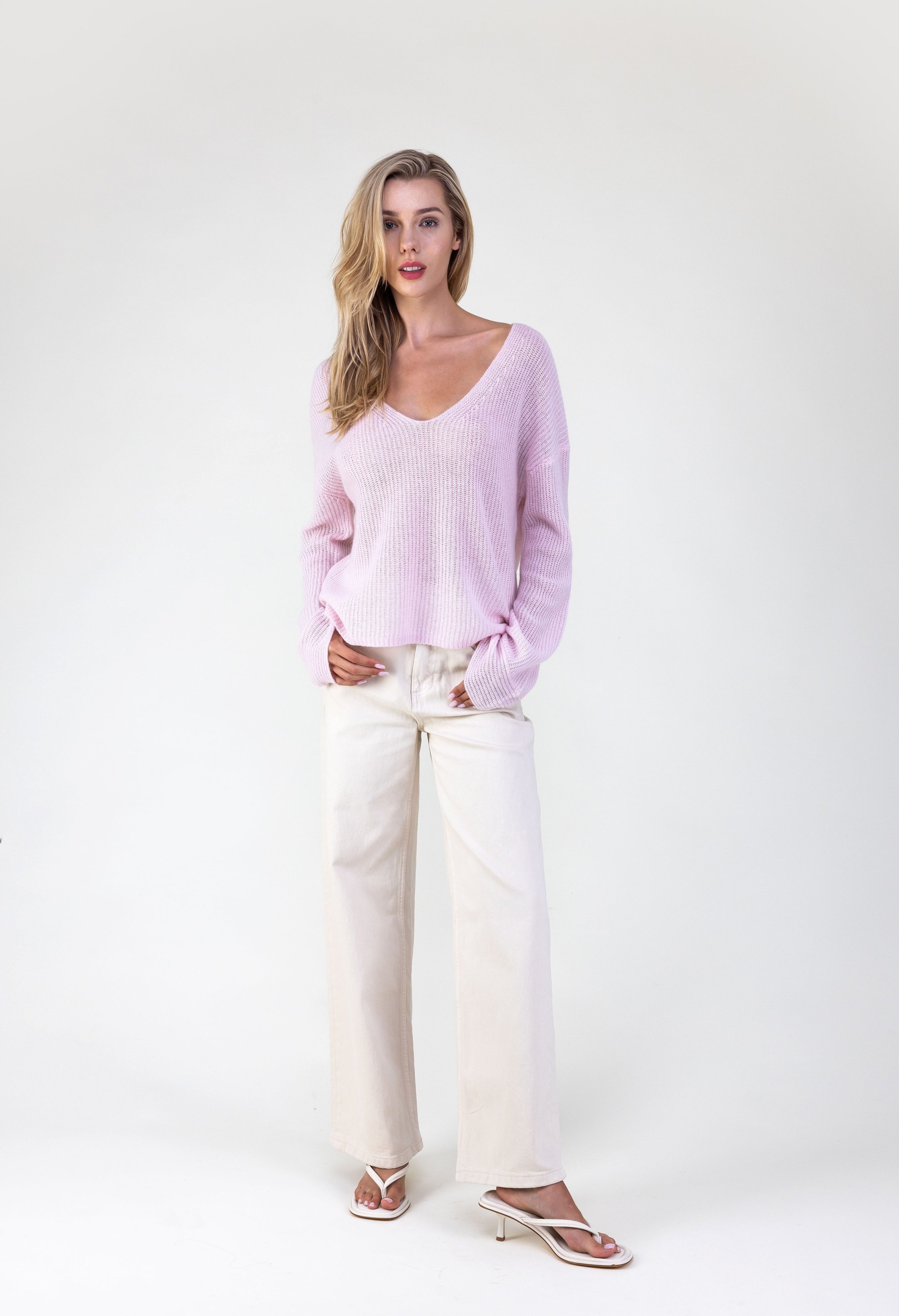 Van Kukil V-Neck Sweater