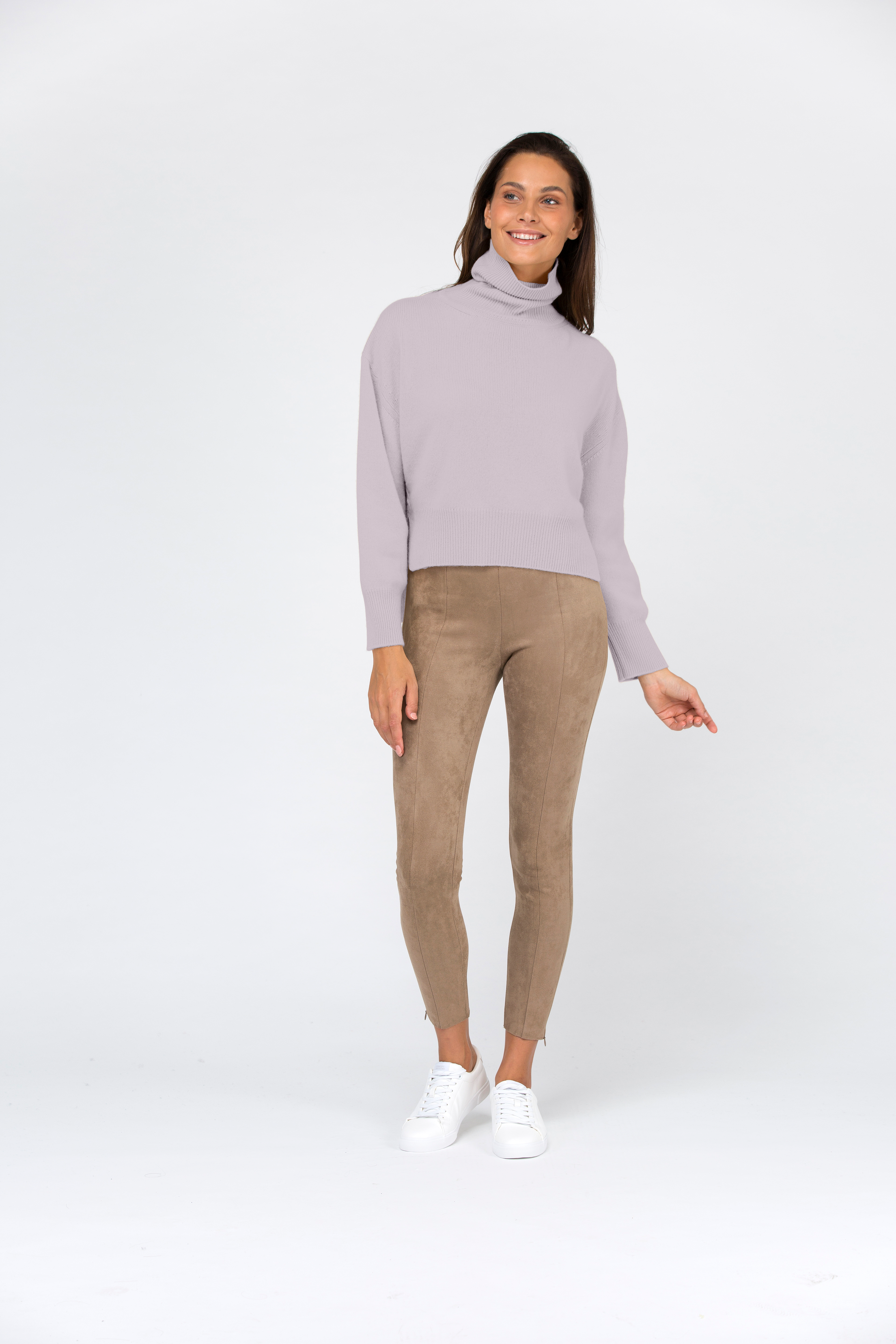 VAN KUKIL ROLL NECK LONGER BACK HEM