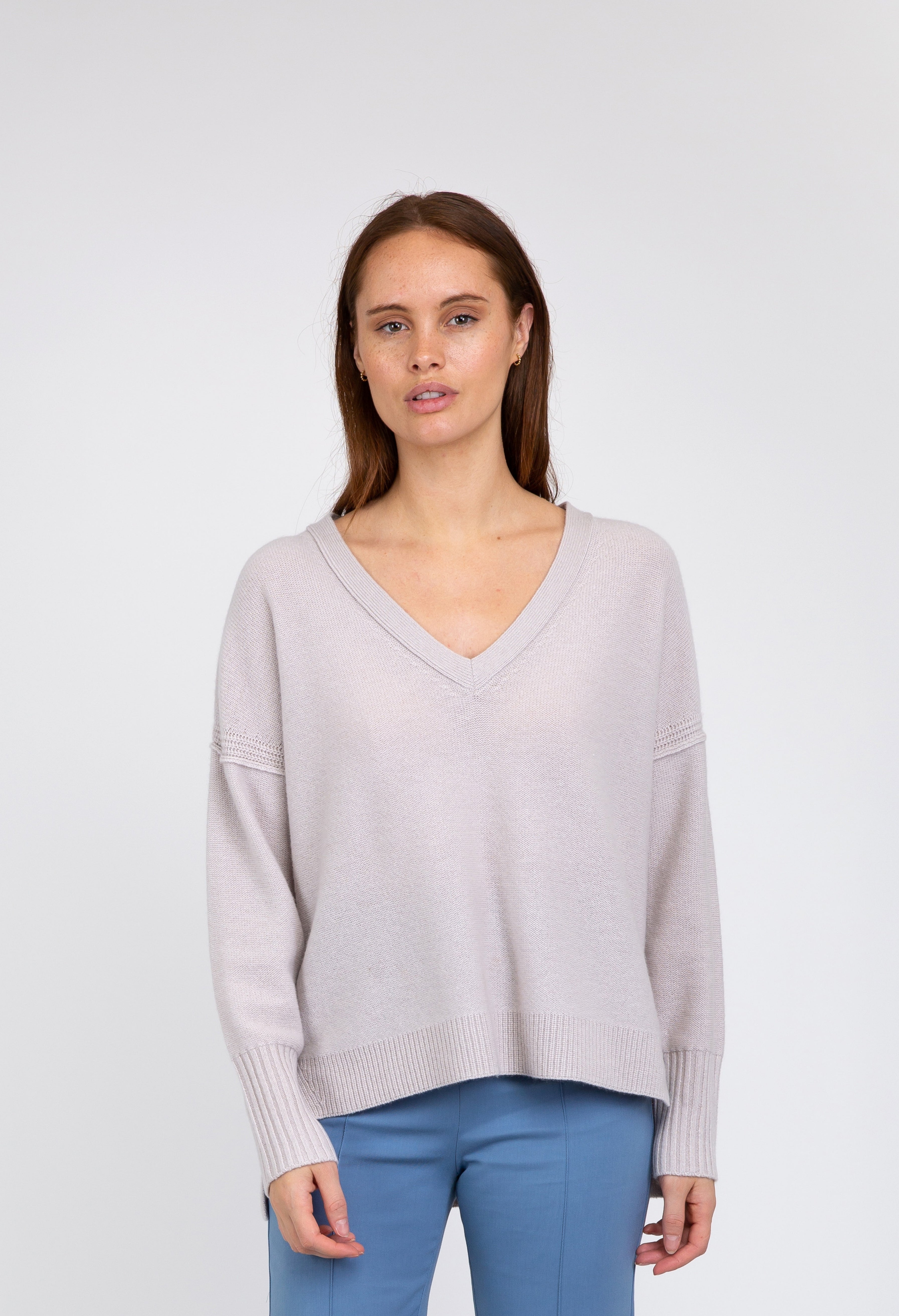 Van Kukil Relaxed V-Neck Cashmere Sweater