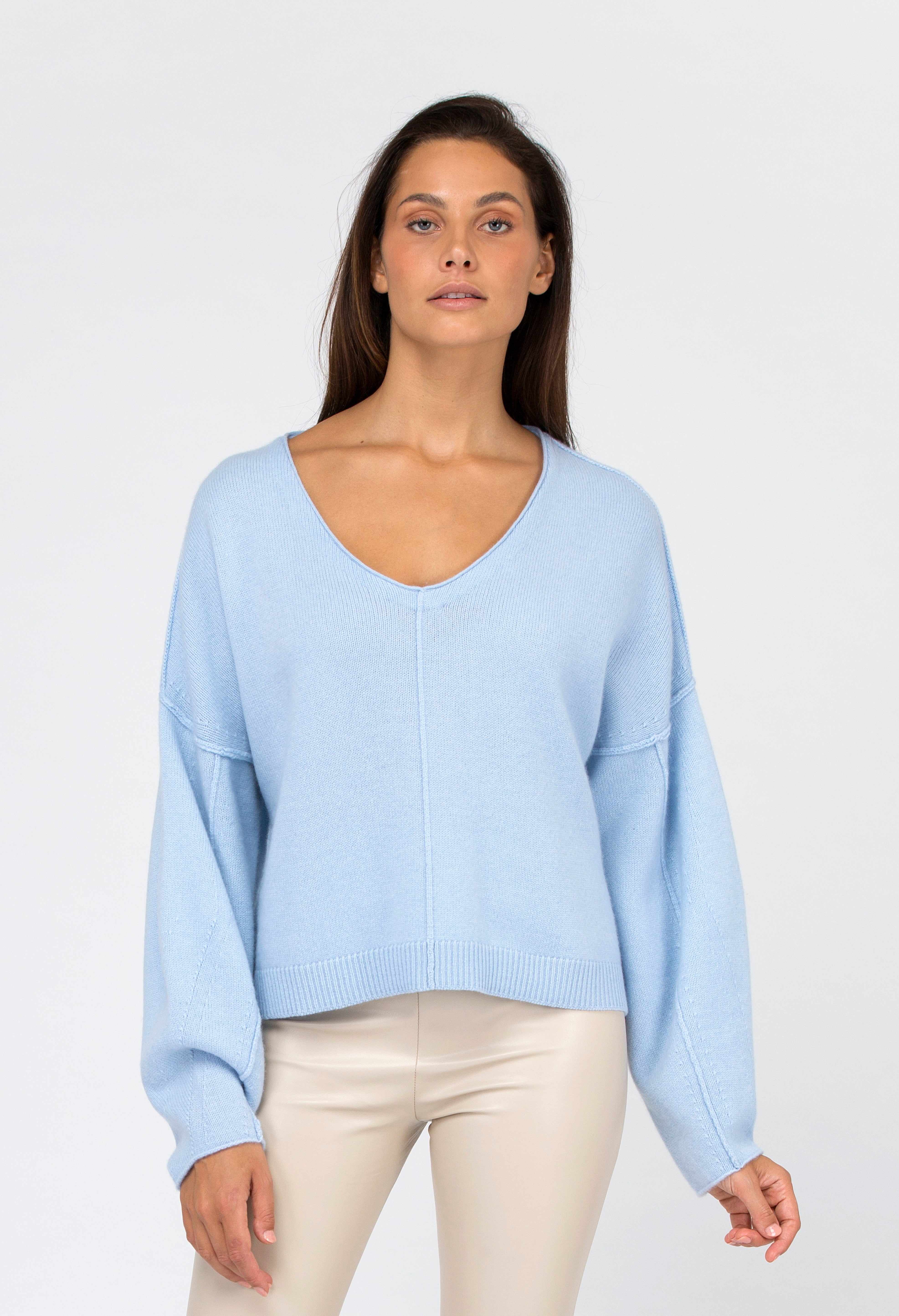 VAN KUKIL V NECK BUTTERFLY JUMPER