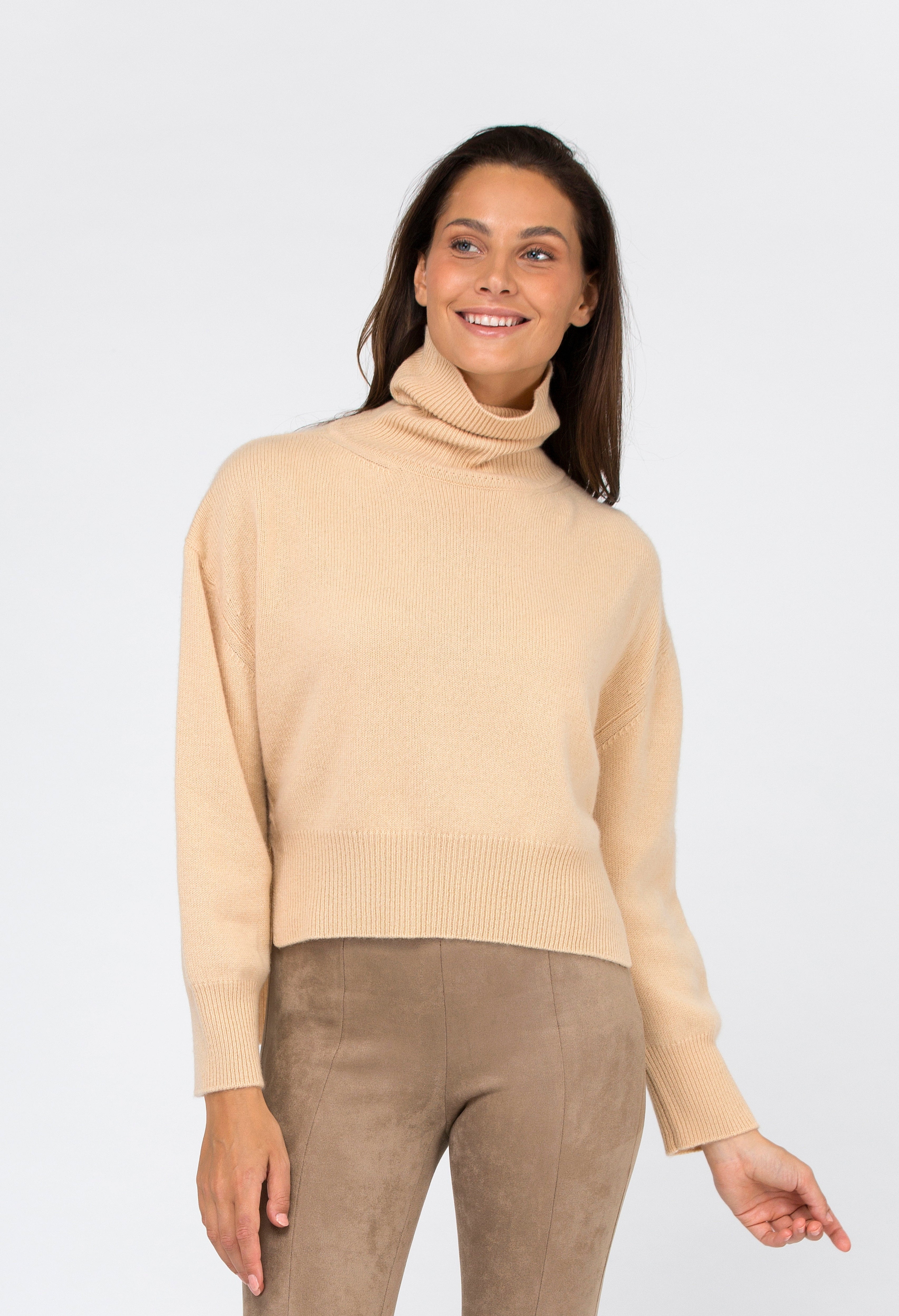 VAN KUKIL ROLL NECK LONGER BACK HEM