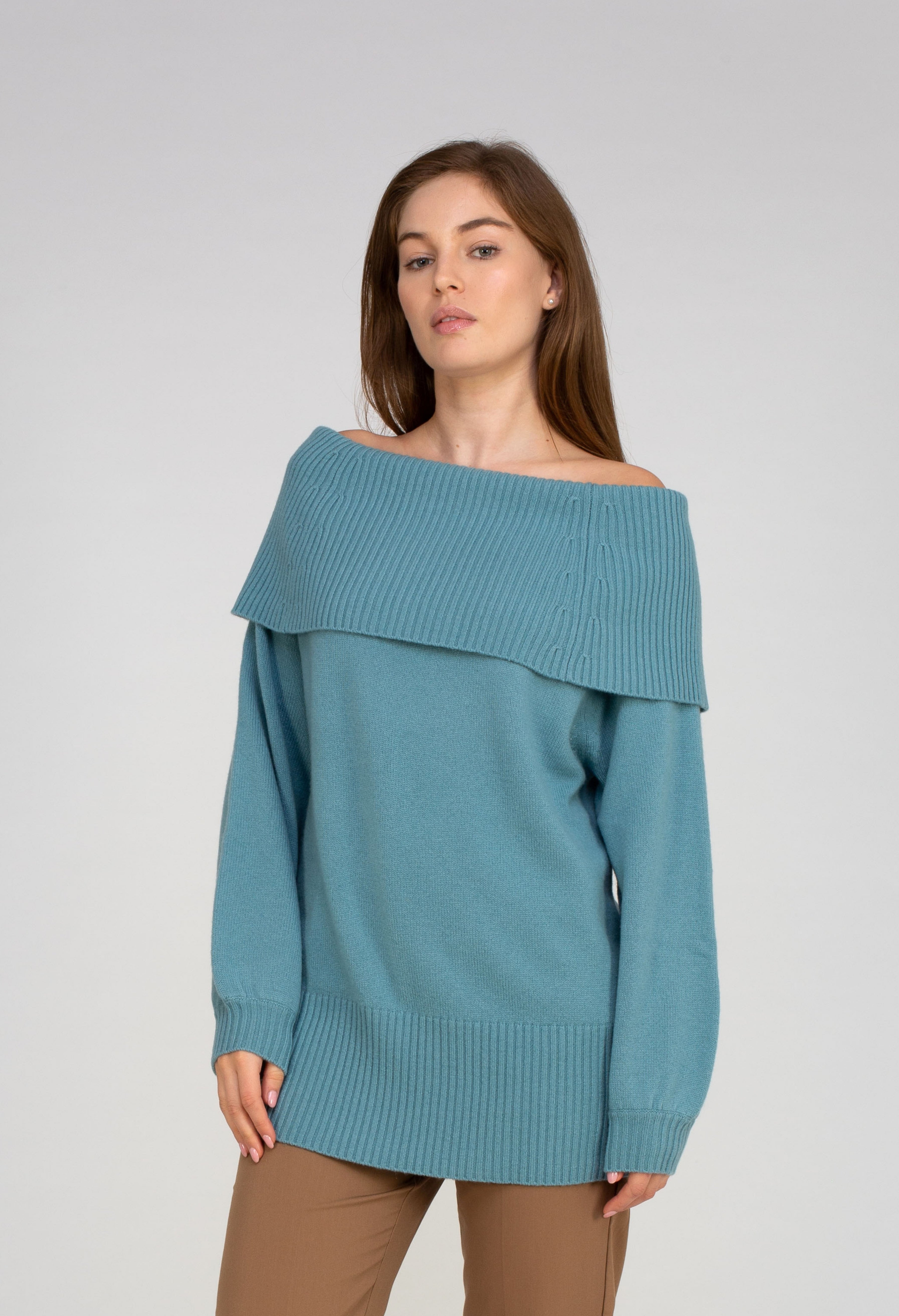 Van Kukil Off-Shoulder Jumper