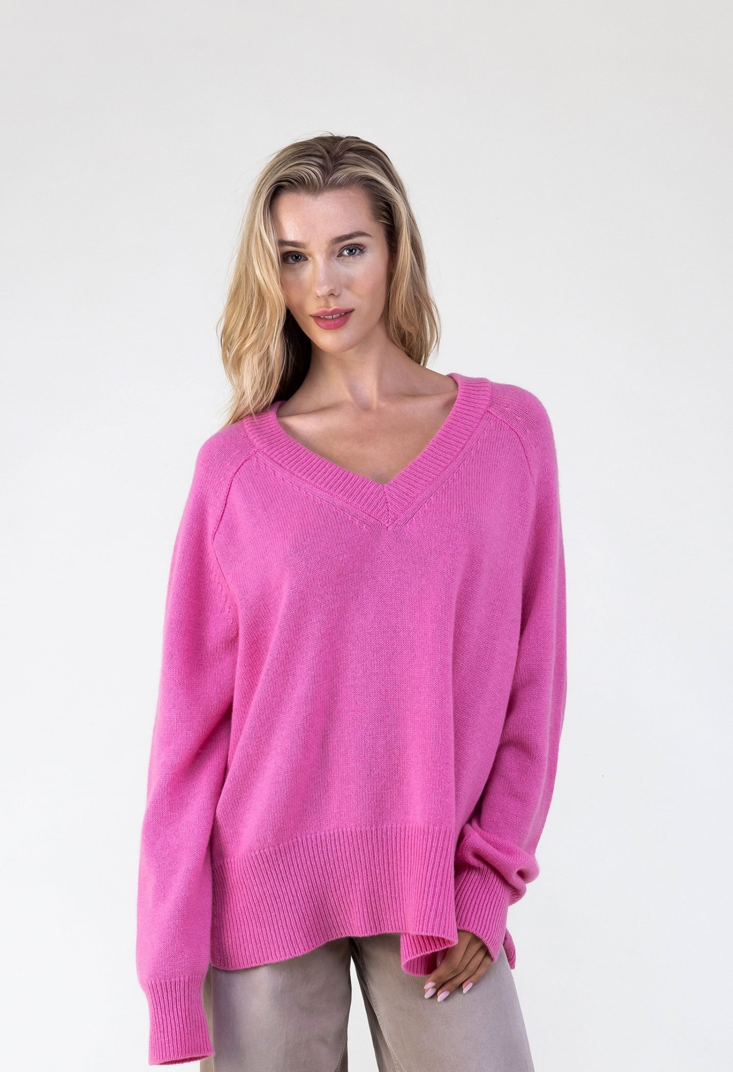 Van Kukil V-Neck Sweater