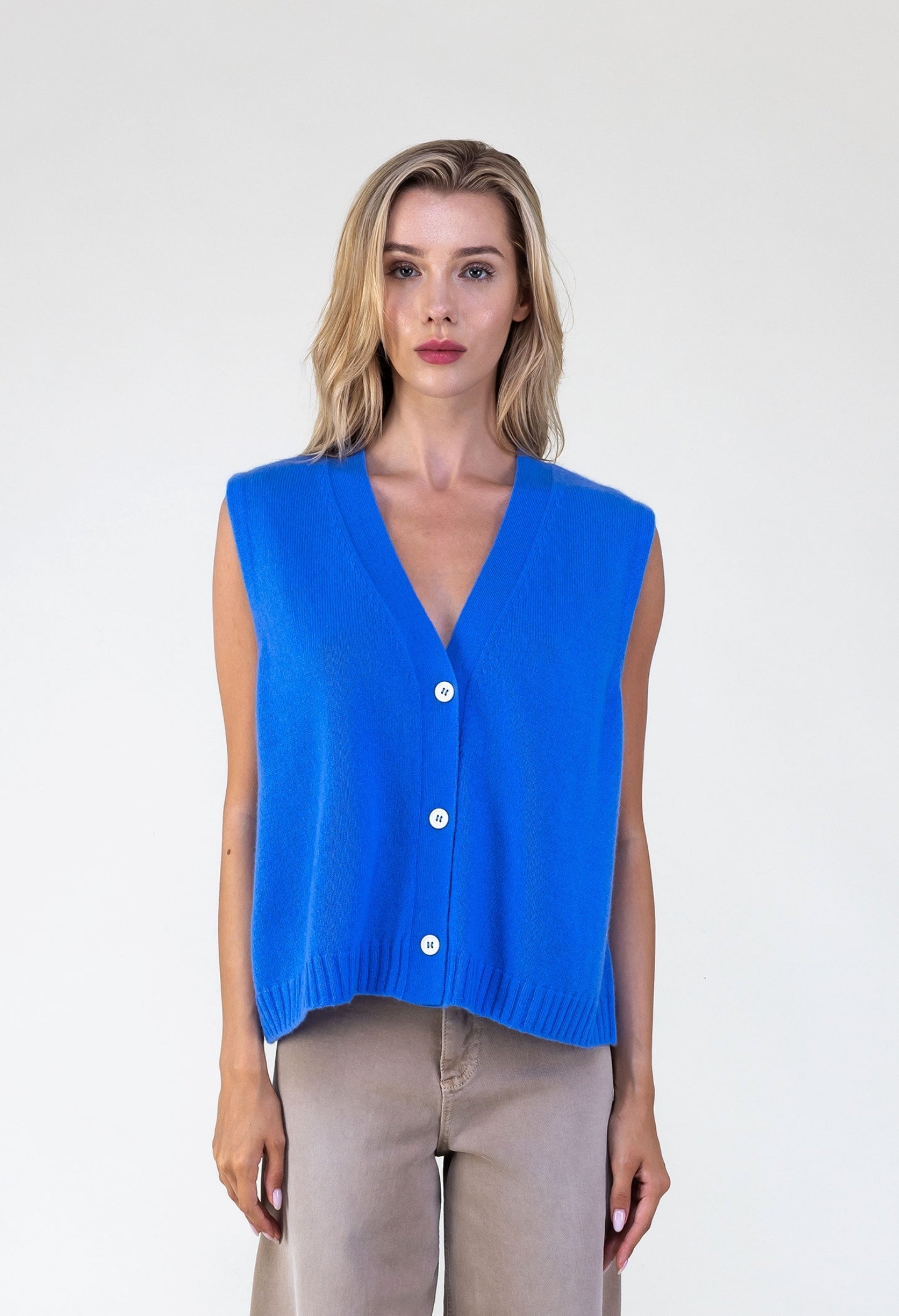 This Van Kukil Sleeveless Three Button Vest