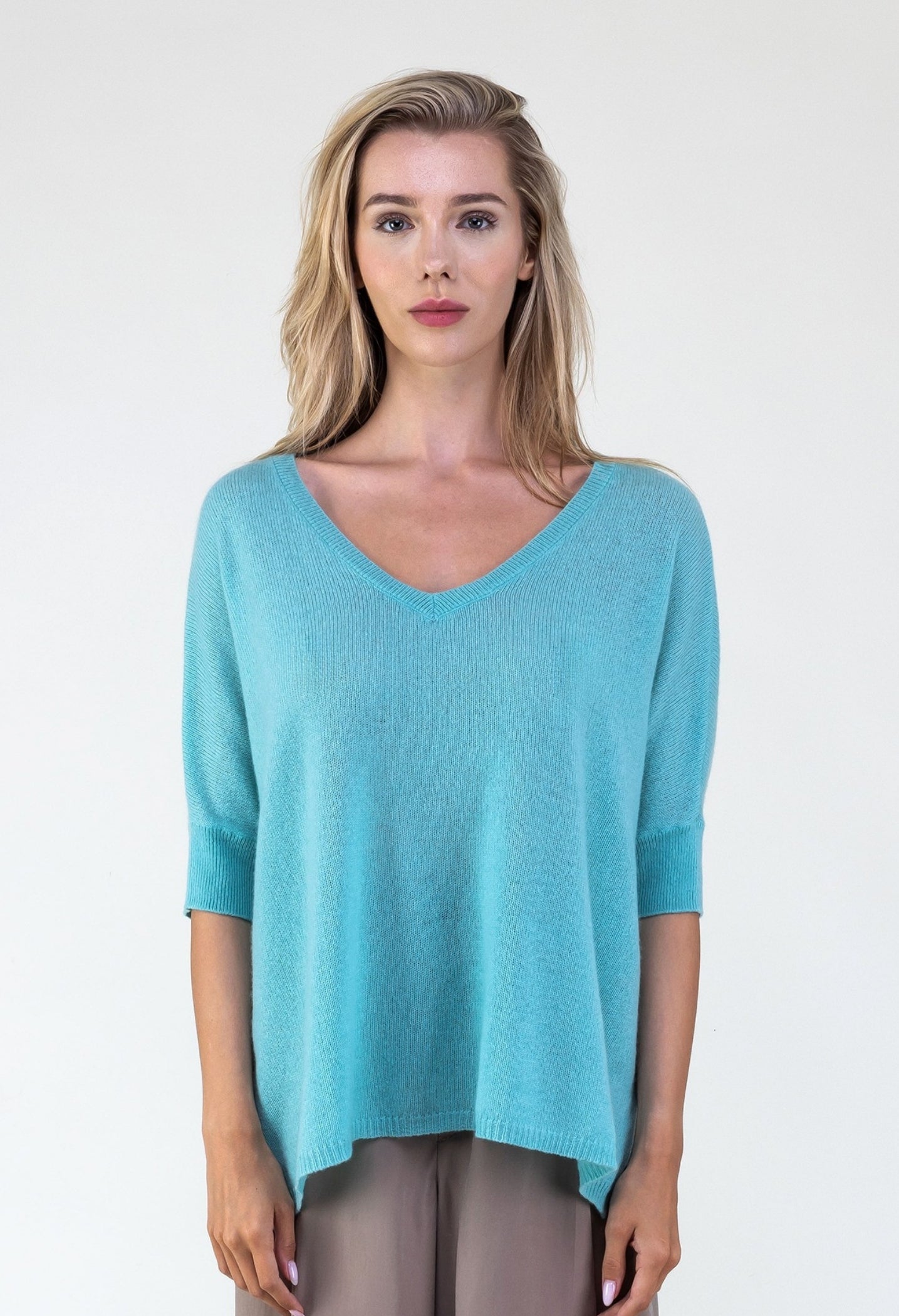 Van Kukil Cashmere Relaxed V-Neck Sweater