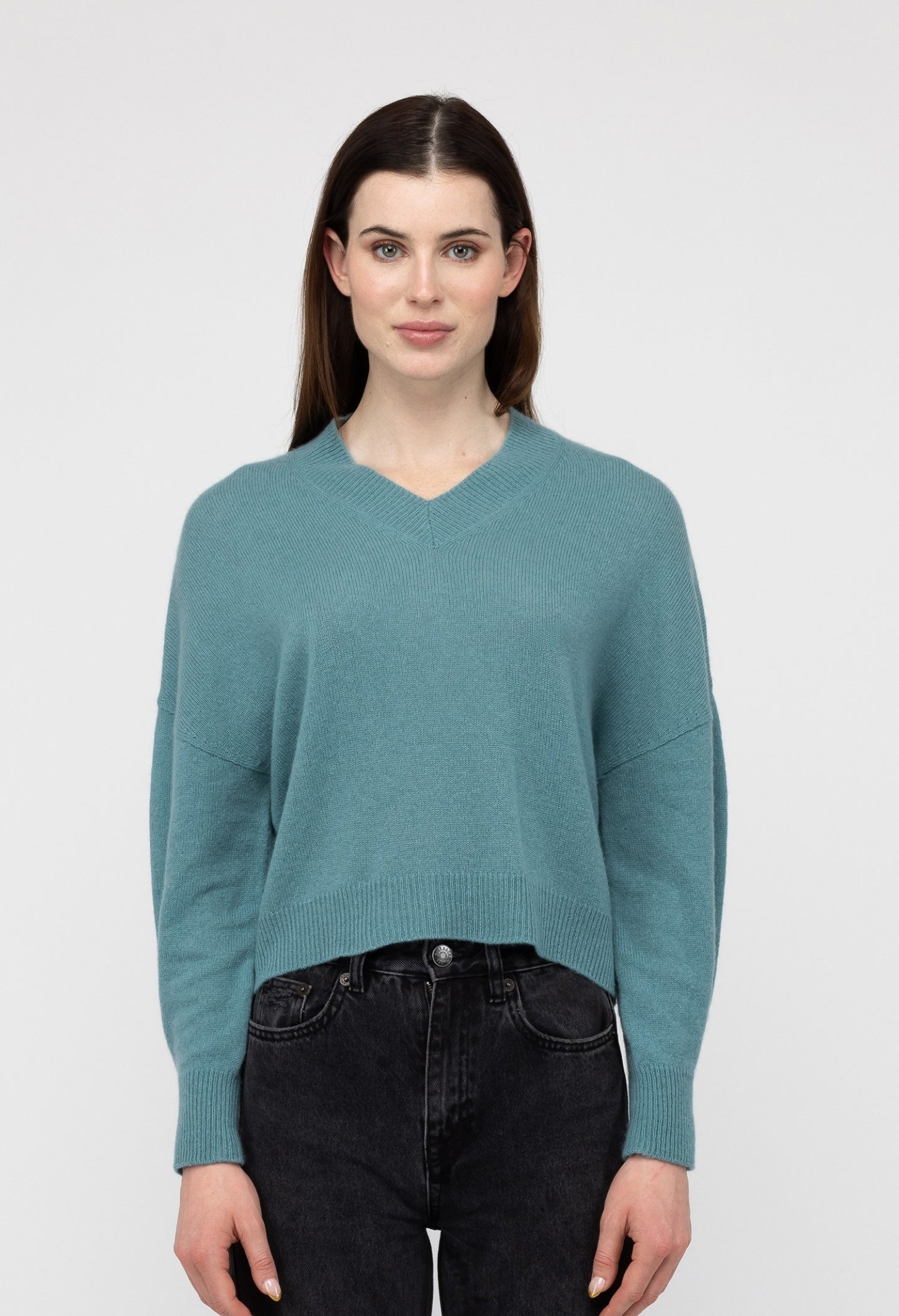 Van Kukil Cashmere Cropped V-Neck Sweater