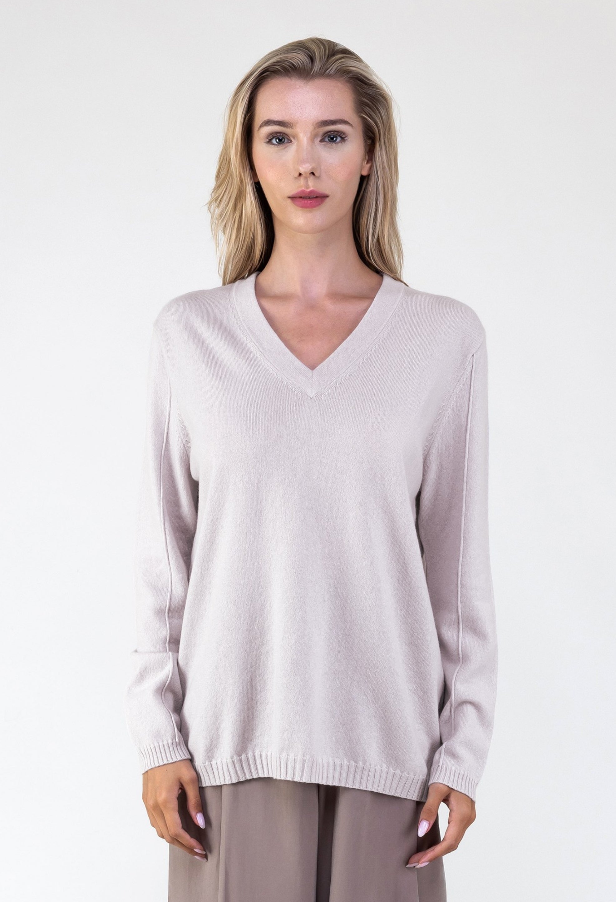 Van Kukil V-Neck Sweater