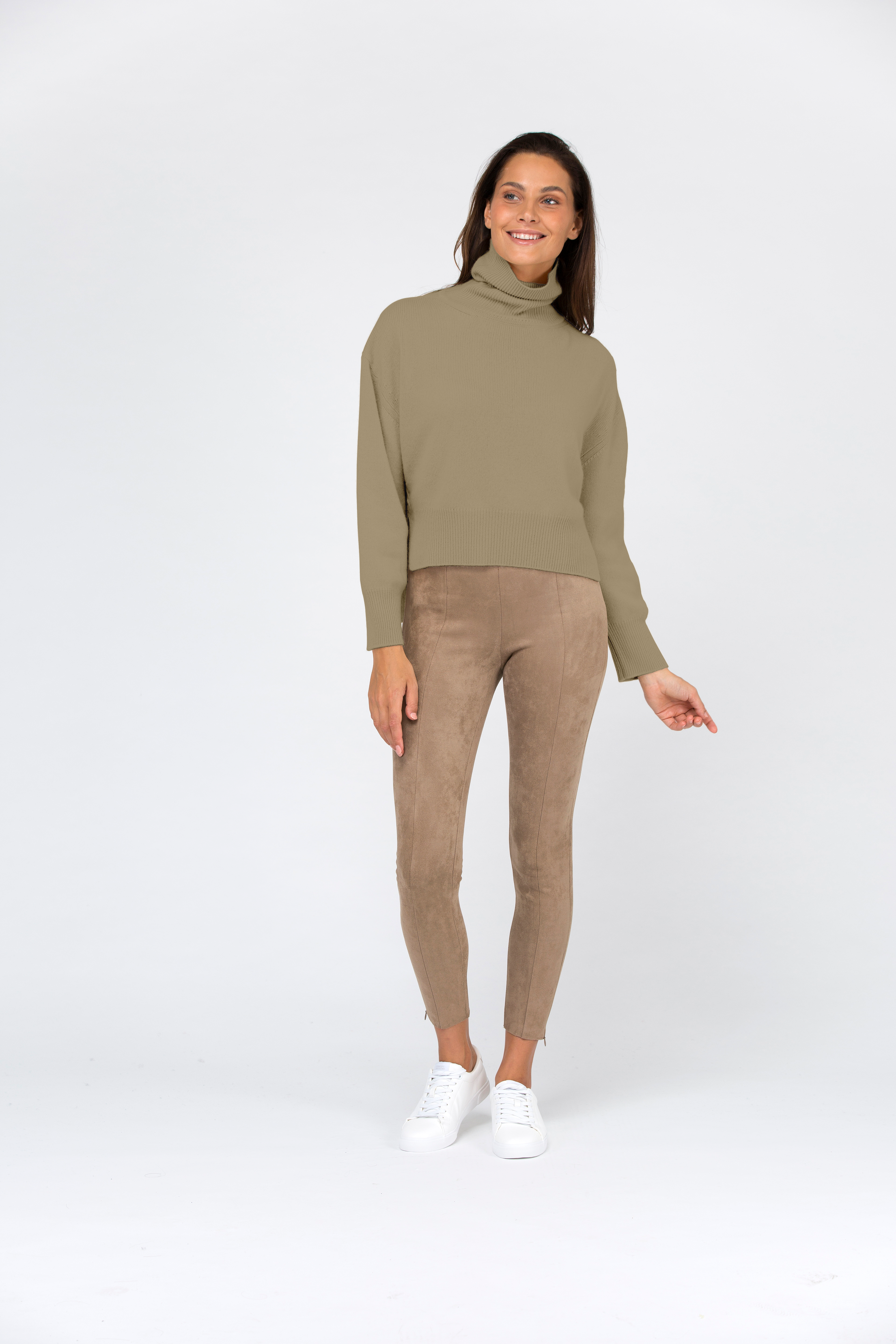 VAN KUKIL ROLL NECK LONGER BACK HEM